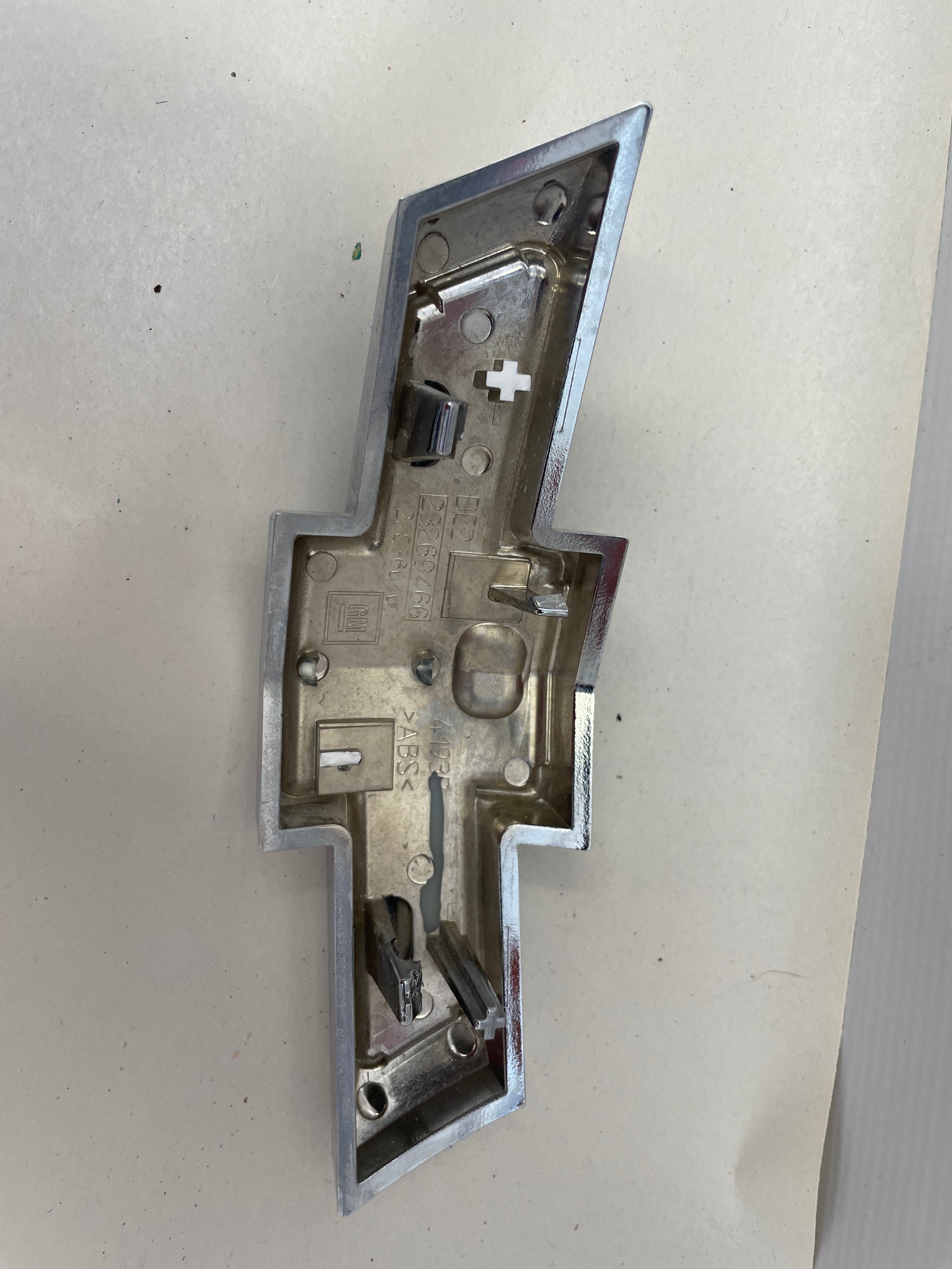 2017 Chevy Camaro SS Front Bumper Grill Emblem OEM - Day's Parts Yard