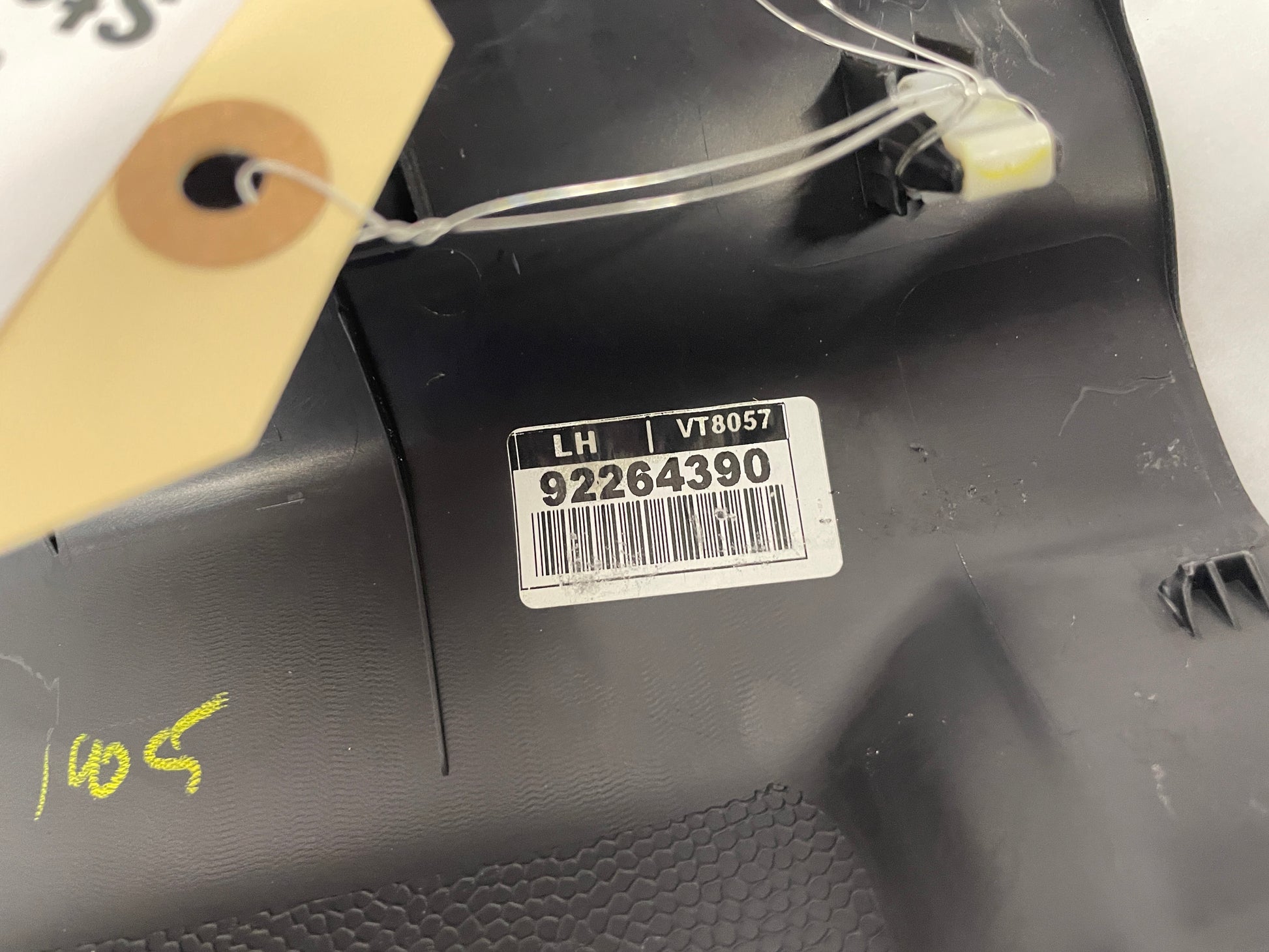 2015 Chevy SS Sedan RH & LH Front Interior Carpet Retainer Sill Moldings Trim OEM - Day's Parts Yard