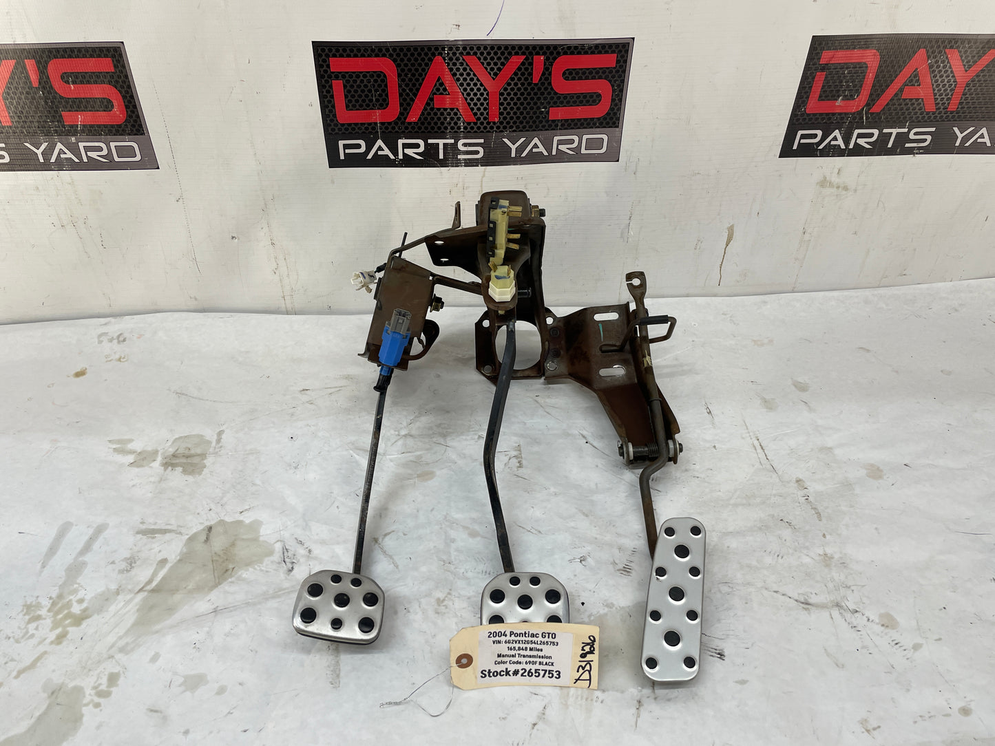 2004 Pontiac GTO Manual Transmission Pedal Assembly EM - Day's Parts Yard