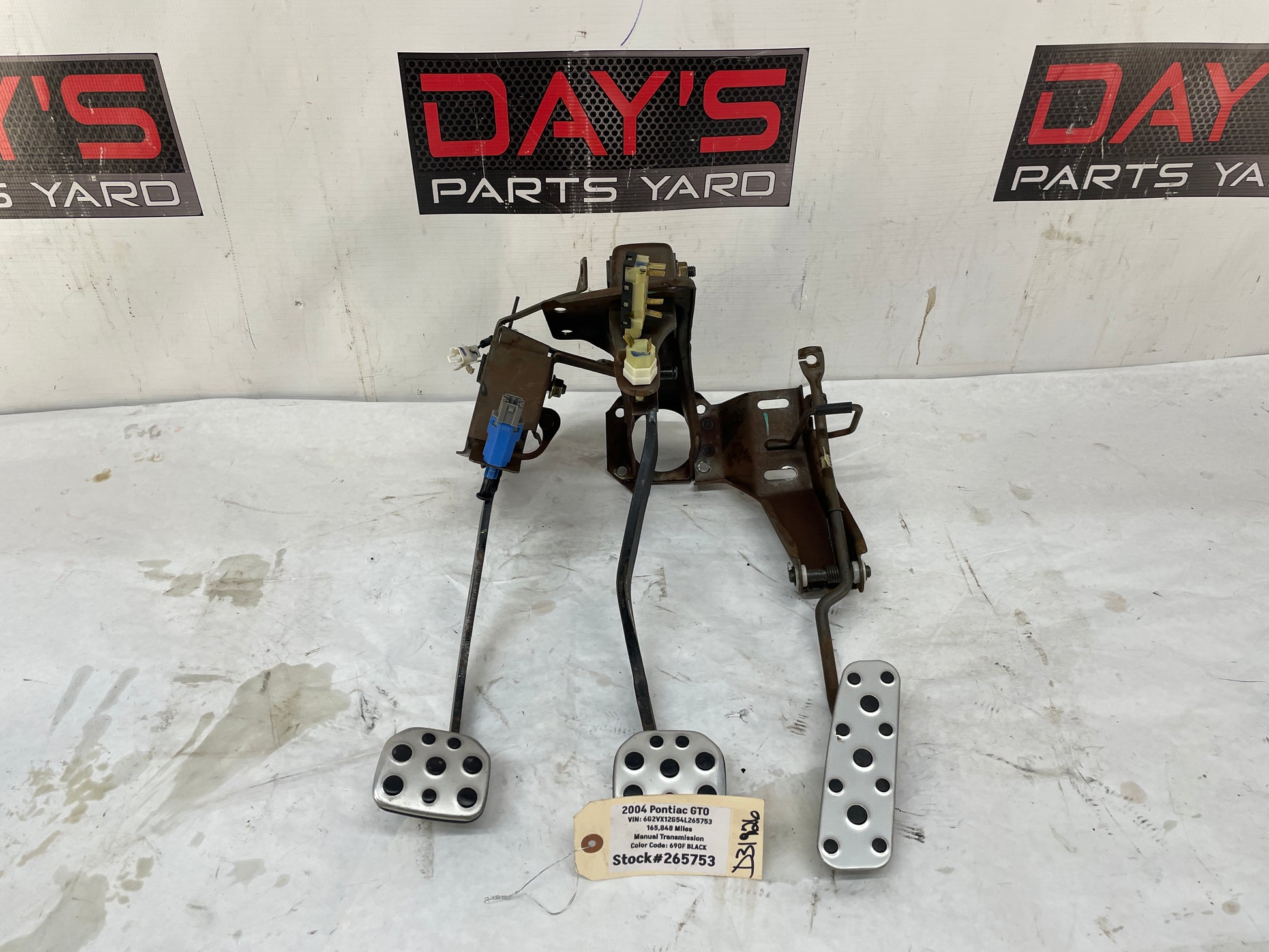 2004 Pontiac GTO Manual Transmission Pedal Assembly EM - Day's Parts Yard