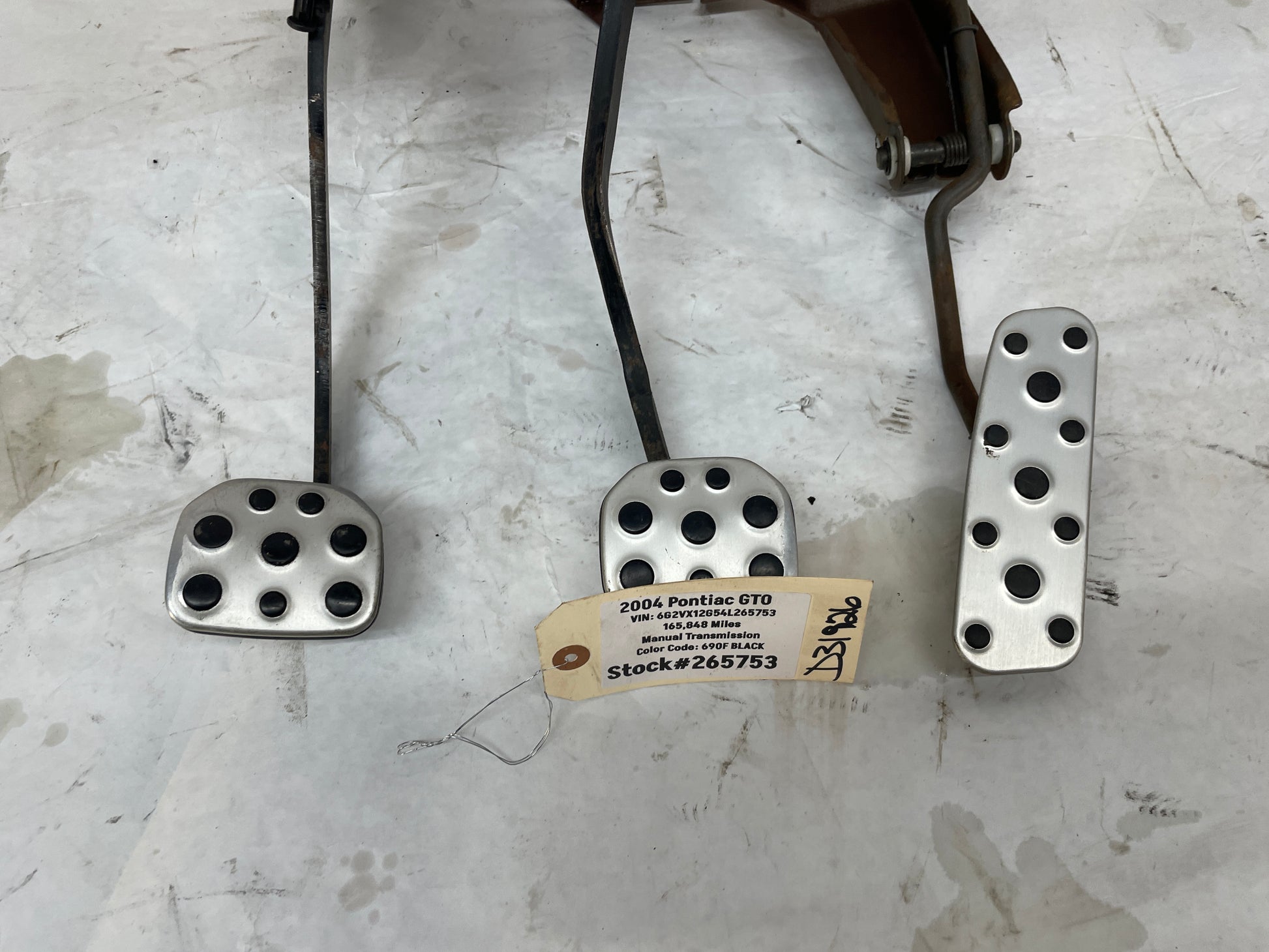 2004 Pontiac GTO Manual Transmission Pedal Assembly EM - Day's Parts Yard