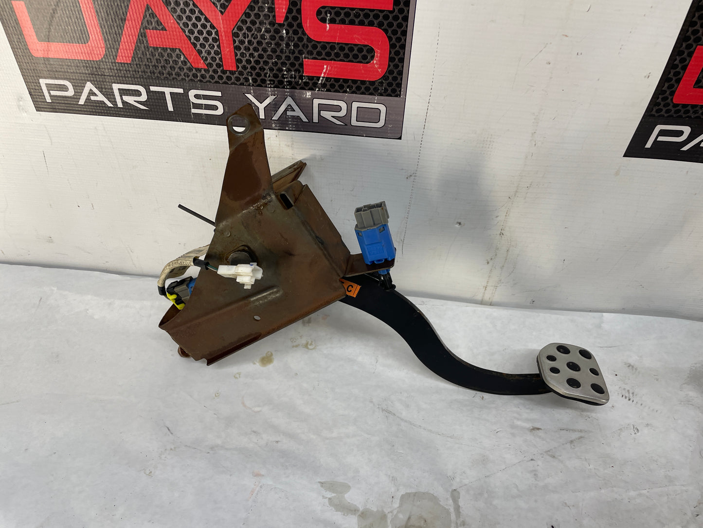 2004 Pontiac GTO Manual Transmission Pedal Assembly EM - Day's Parts Yard