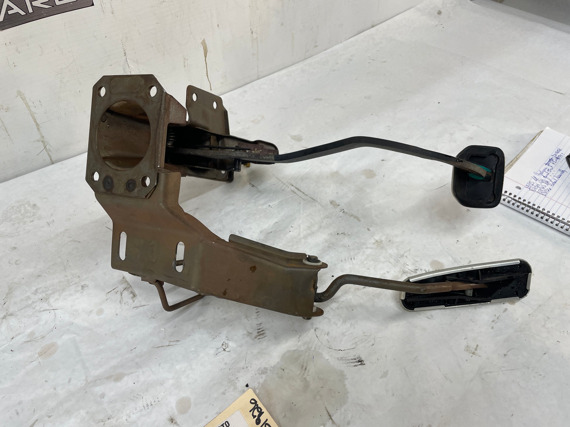 2004 Pontiac GTO Manual Transmission Pedal Assembly EM - Day's Parts Yard