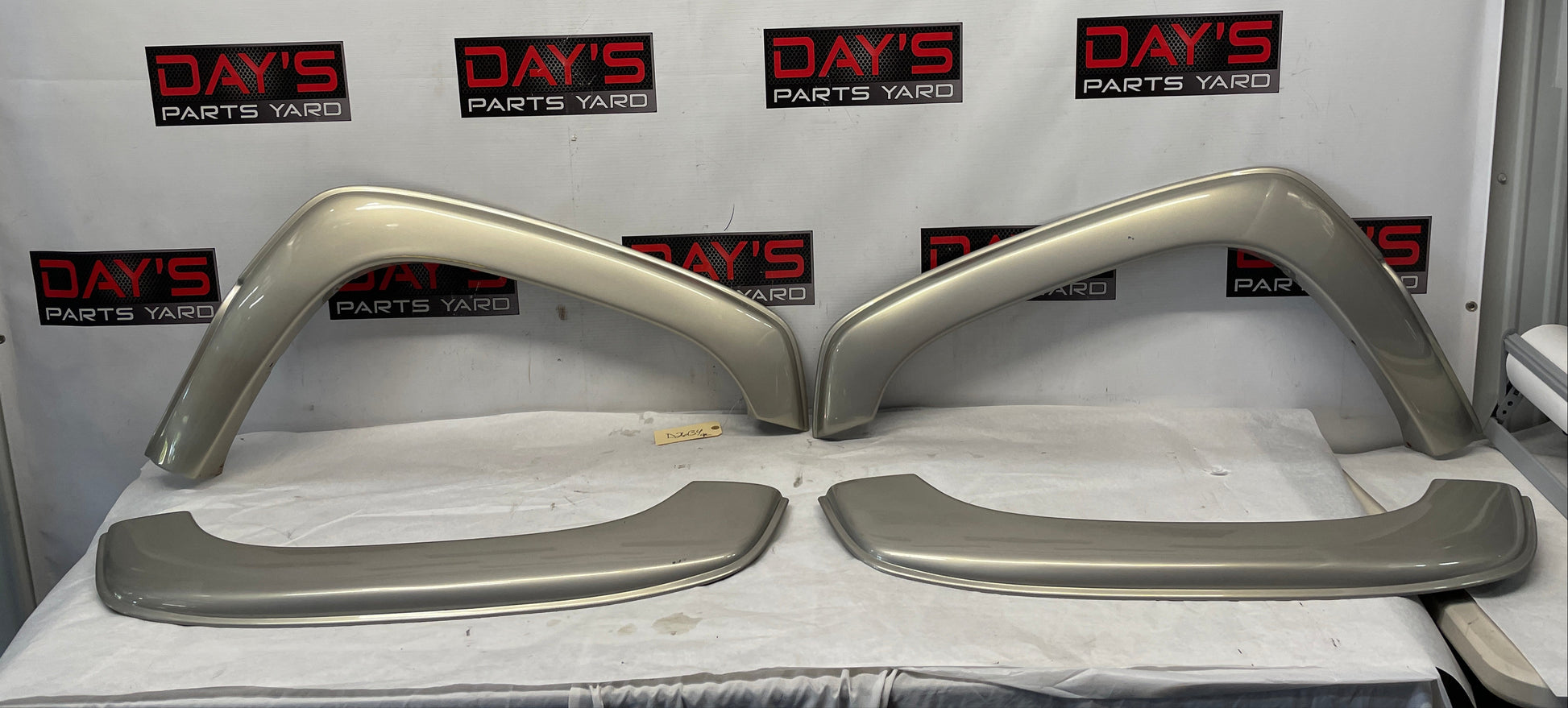 2005 Chevy Avalanche RH & LH Fender Guards OEM - Day's Parts Yard