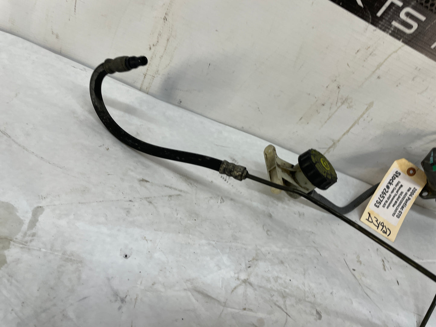 2004 Pontiac GTO Clutch Master Cylinder OEM - Day's Parts Yard