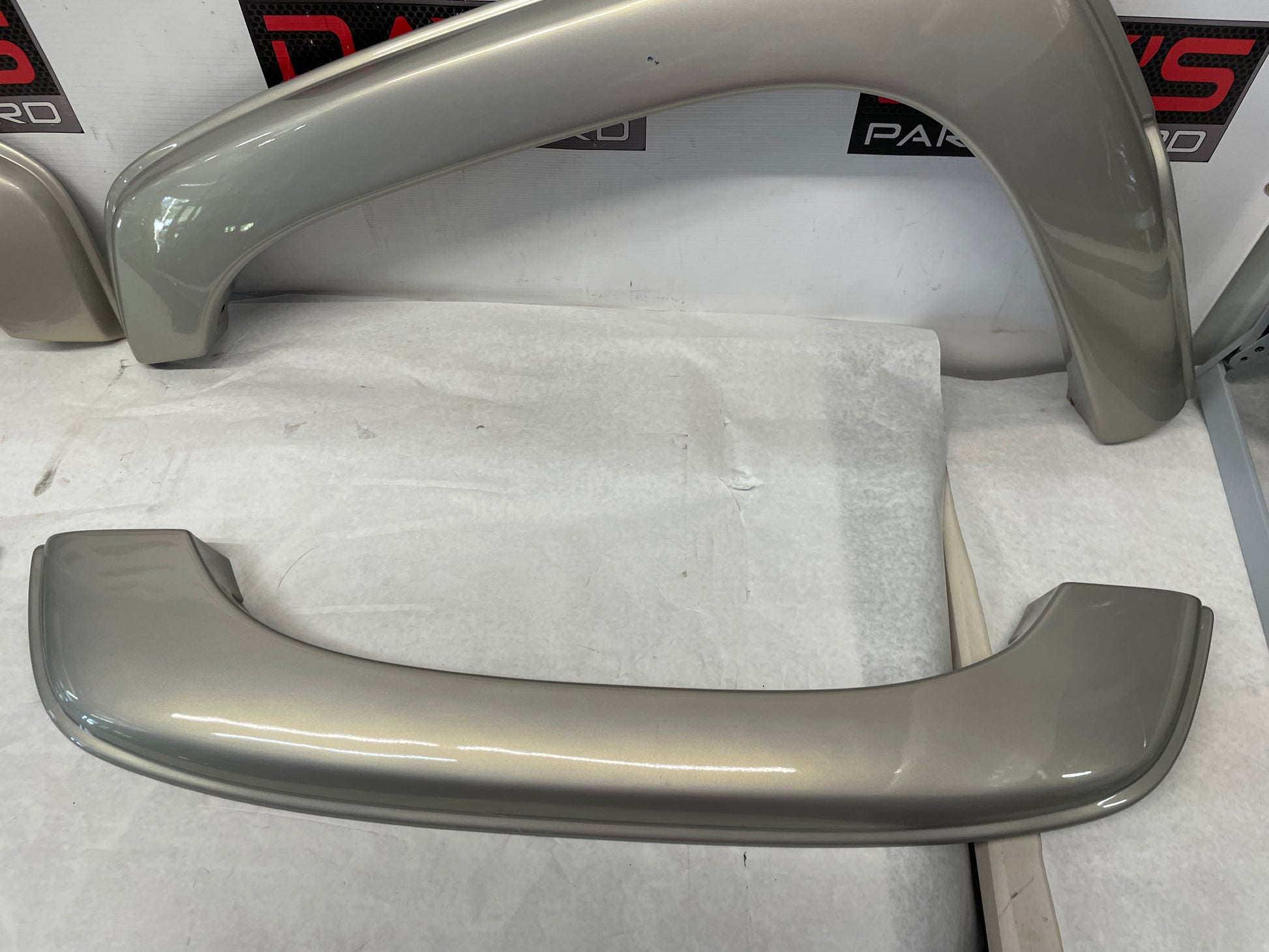 2005 Chevy Avalanche RH & LH Fender Guards OEM - Day's Parts Yard
