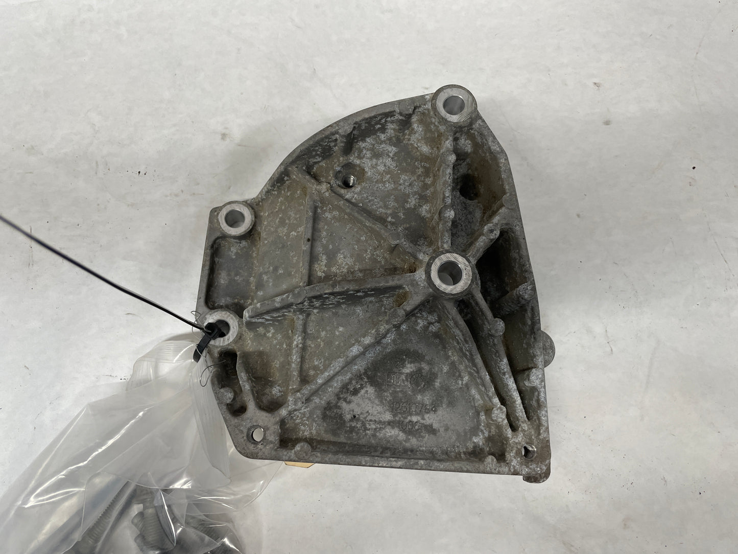 2014 Chevy Camaro SS AC A/C Air Conditioner Compressor Bracket w/ Hardware OEM