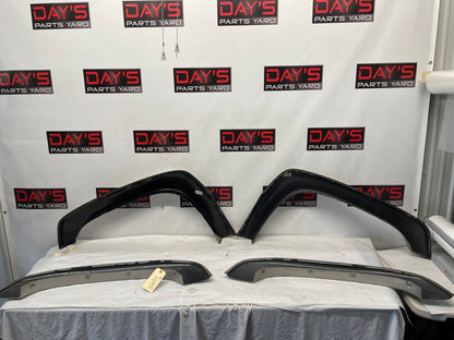 2005 Chevy Avalanche RH & LH Fender Guards OEM - Day's Parts Yard