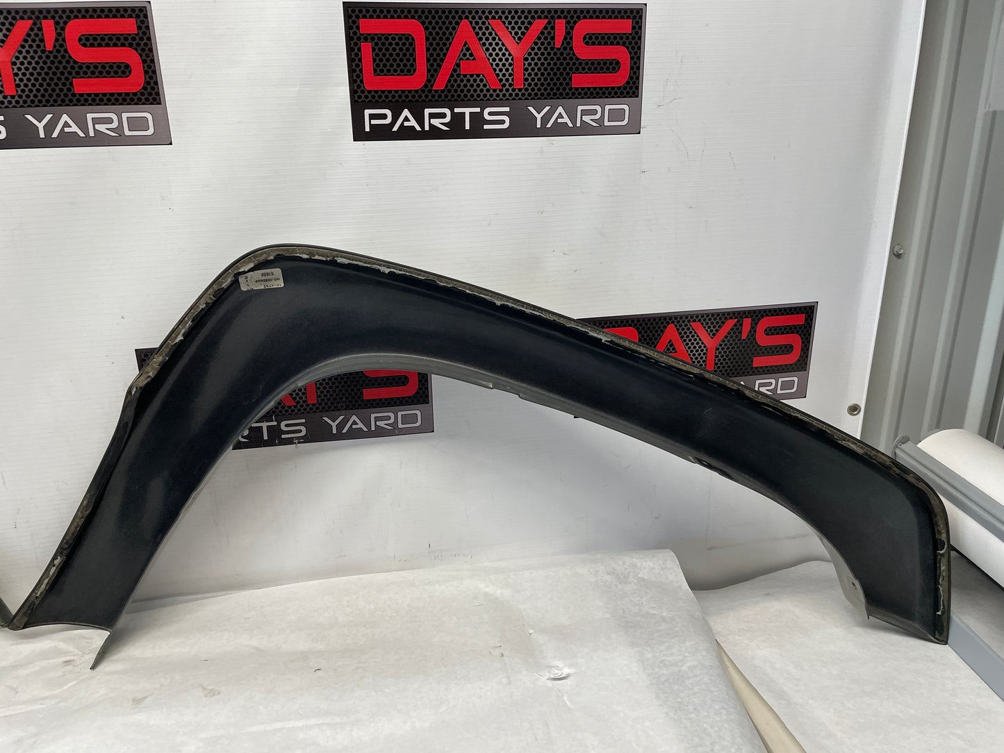 2005 Chevy Avalanche RH & LH Fender Guards OEM - Day's Parts Yard