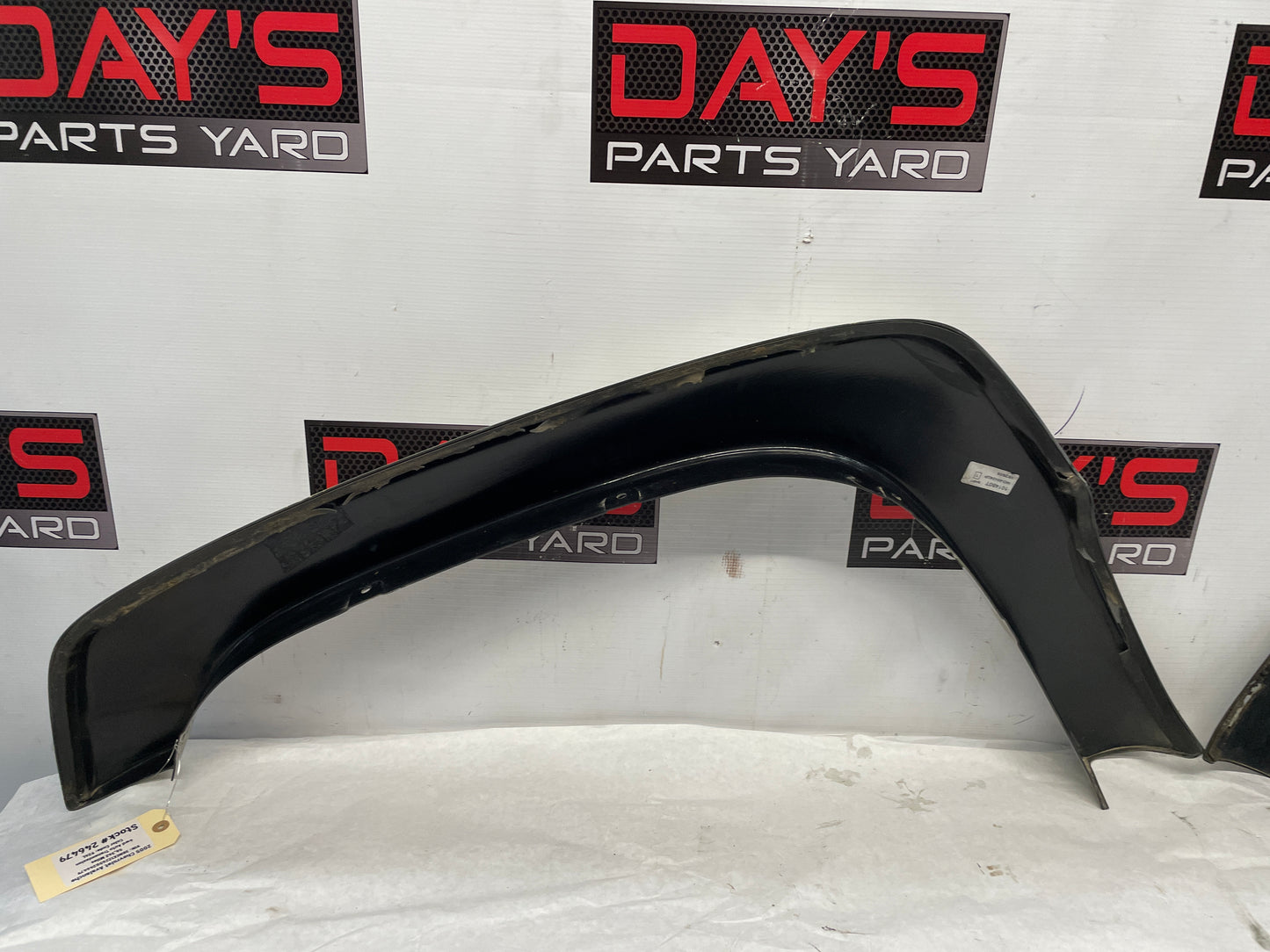 2005 Chevy Avalanche RH & LH Fender Guards OEM - Day's Parts Yard