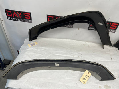 2005 Chevy Avalanche RH & LH Fender Guards OEM - Day's Parts Yard