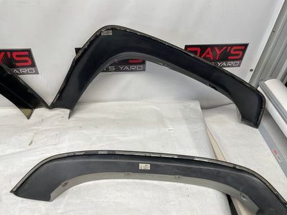2005 Chevy Avalanche RH & LH Fender Guards OEM - Day's Parts Yard