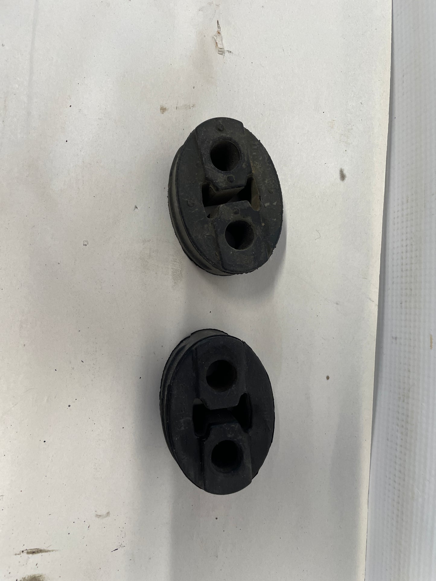 2015 Chevy SS Sedan Exhaust Muffler Pipe Isolator Hanger Set OEM - Day's Parts Yard