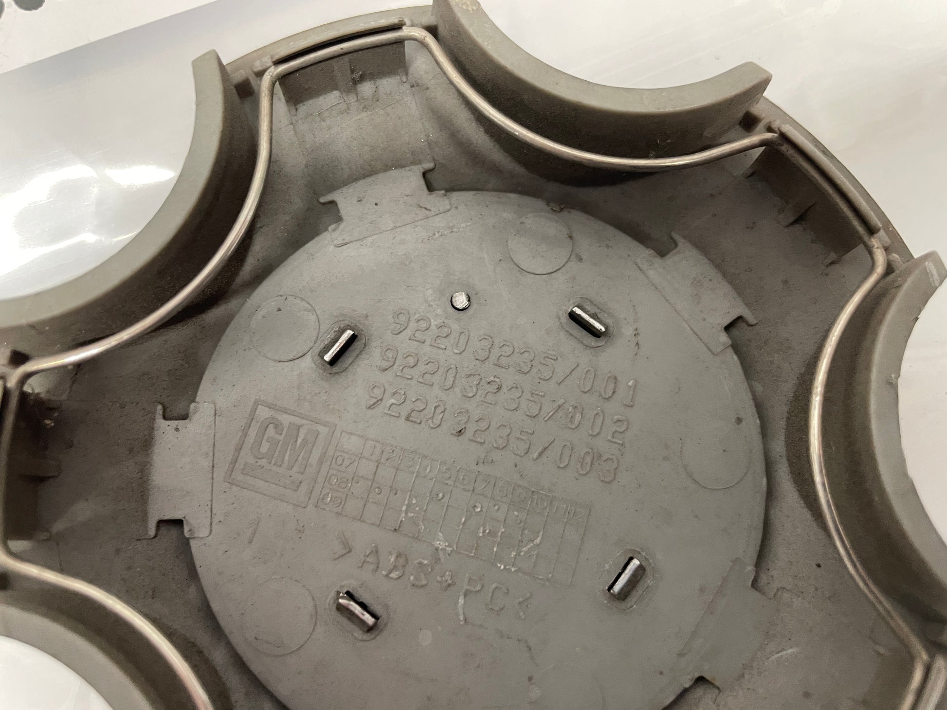 2009 Pontiac G8Wheel Center Cap OEM - Day's Parts Yard