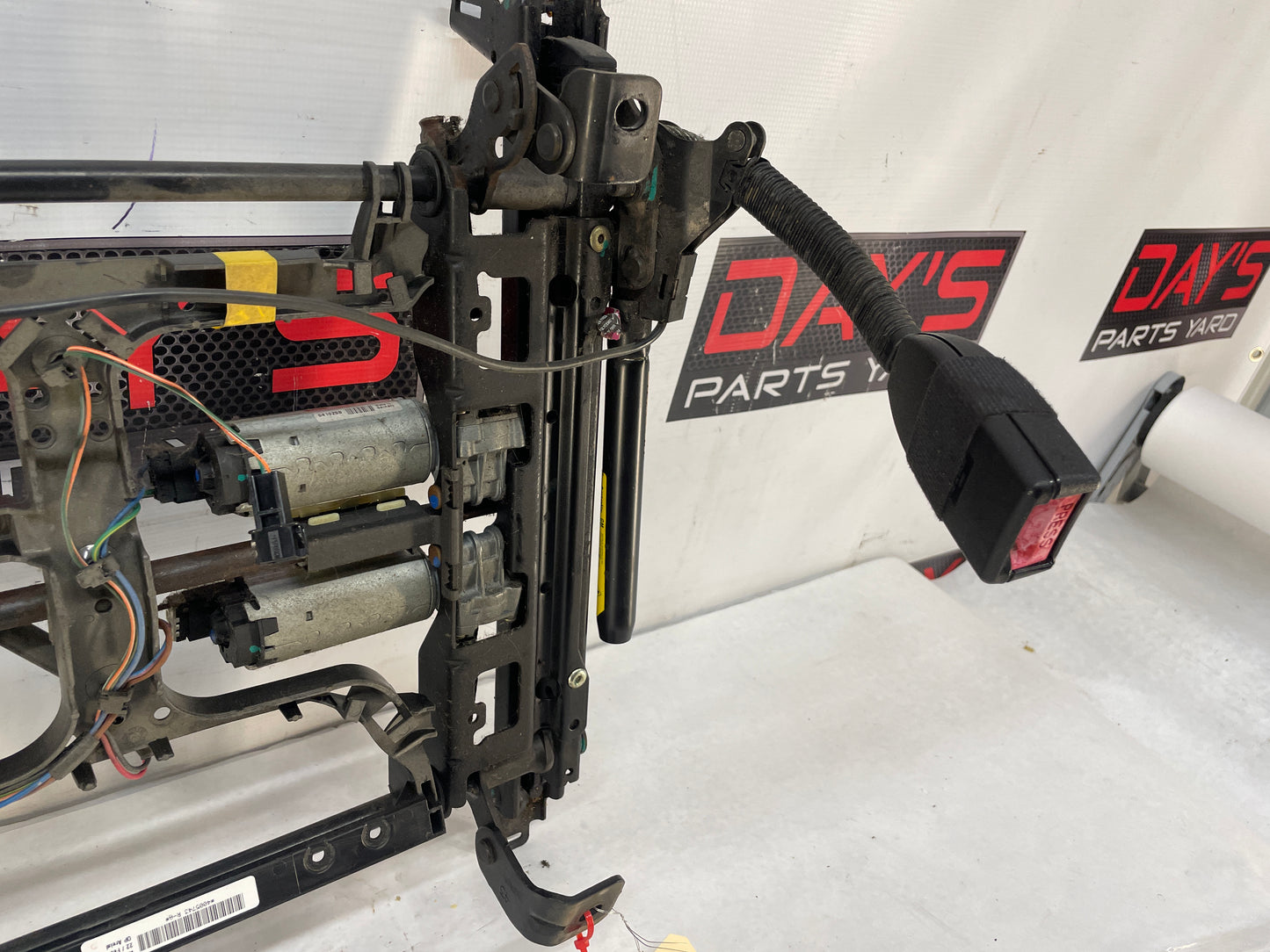 2006 Pontiac GTO RH Passenger Front Seat Track Electric Frame Adjuster Motor Assembly OEM