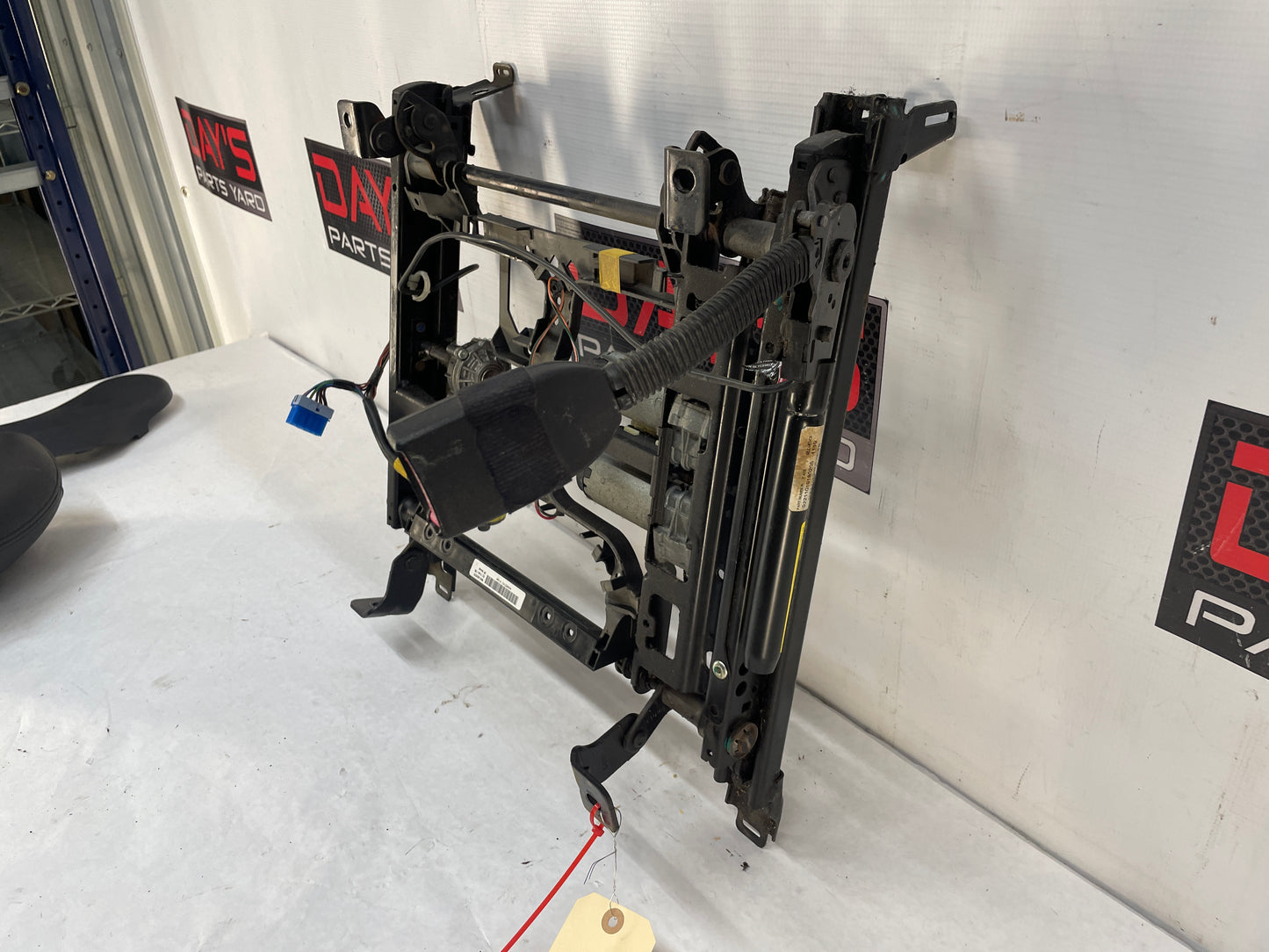 2006 Pontiac GTO RH Passenger Front Seat Track Electric Frame Adjuster Motor Assembly OEM