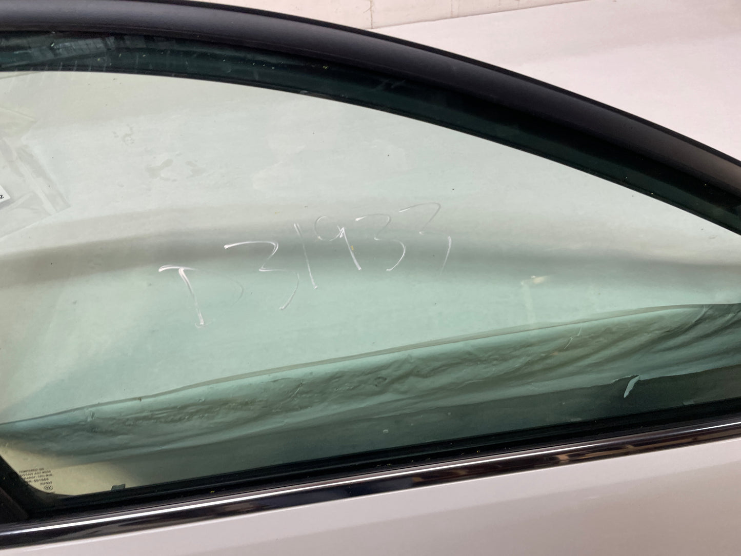 2013 Chevy Caprice PPV Rh Passenger Exterior Door White OEM - Day's Parts Yard