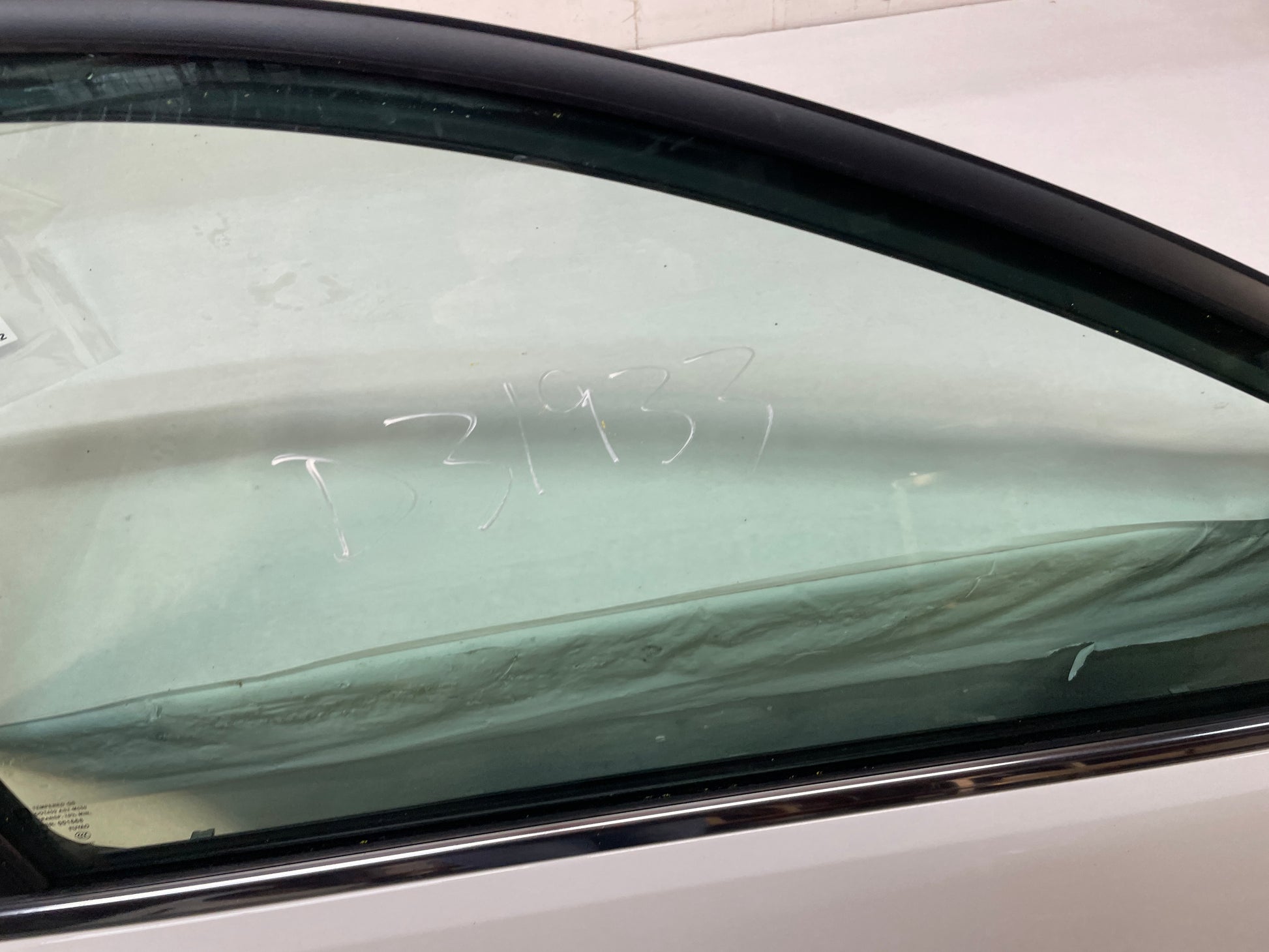2013 Chevy Caprice PPV Rh Passenger Exterior Door White OEM - Day's Parts Yard