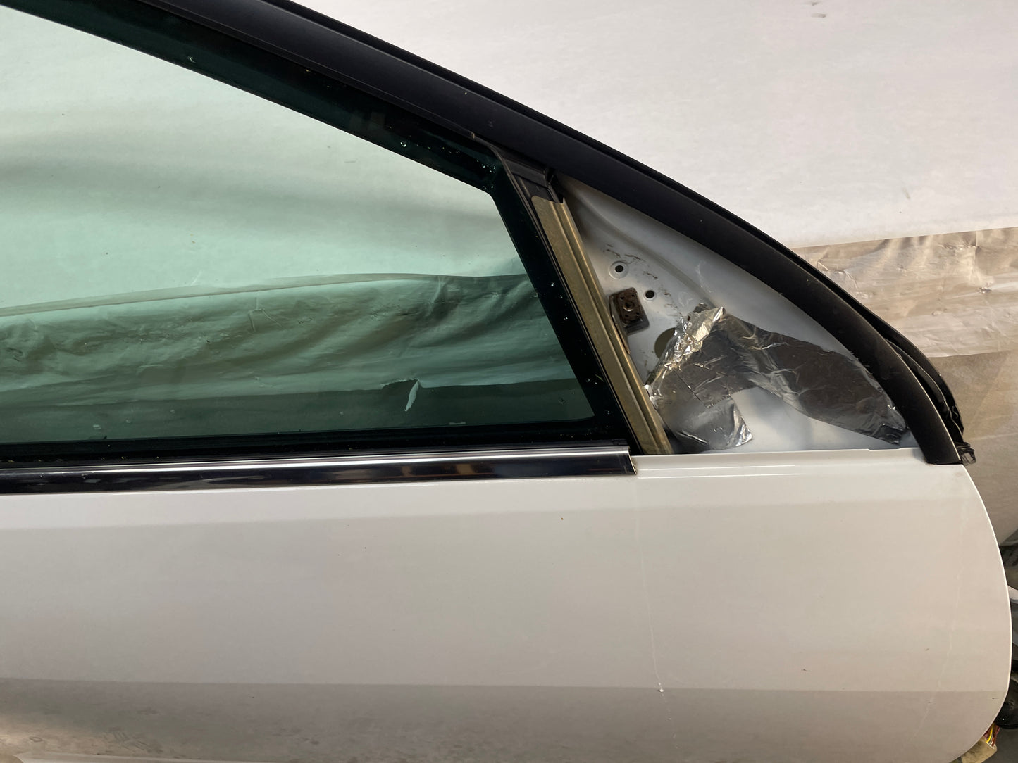 2013 Chevy Caprice PPV Rh Passenger Exterior Door White OEM - Day's Parts Yard