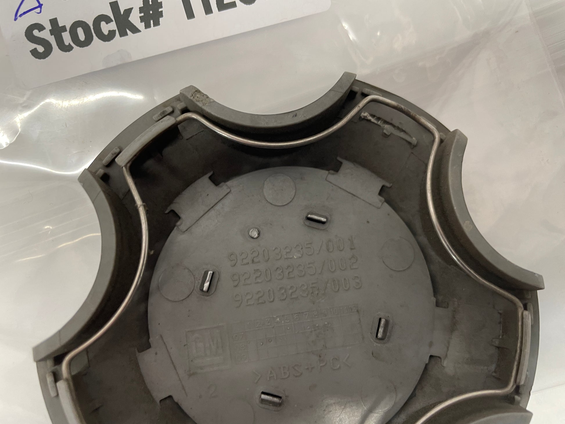 2009 Pontiac G8 Wheel Center Cap OEM - Day's Parts Yard