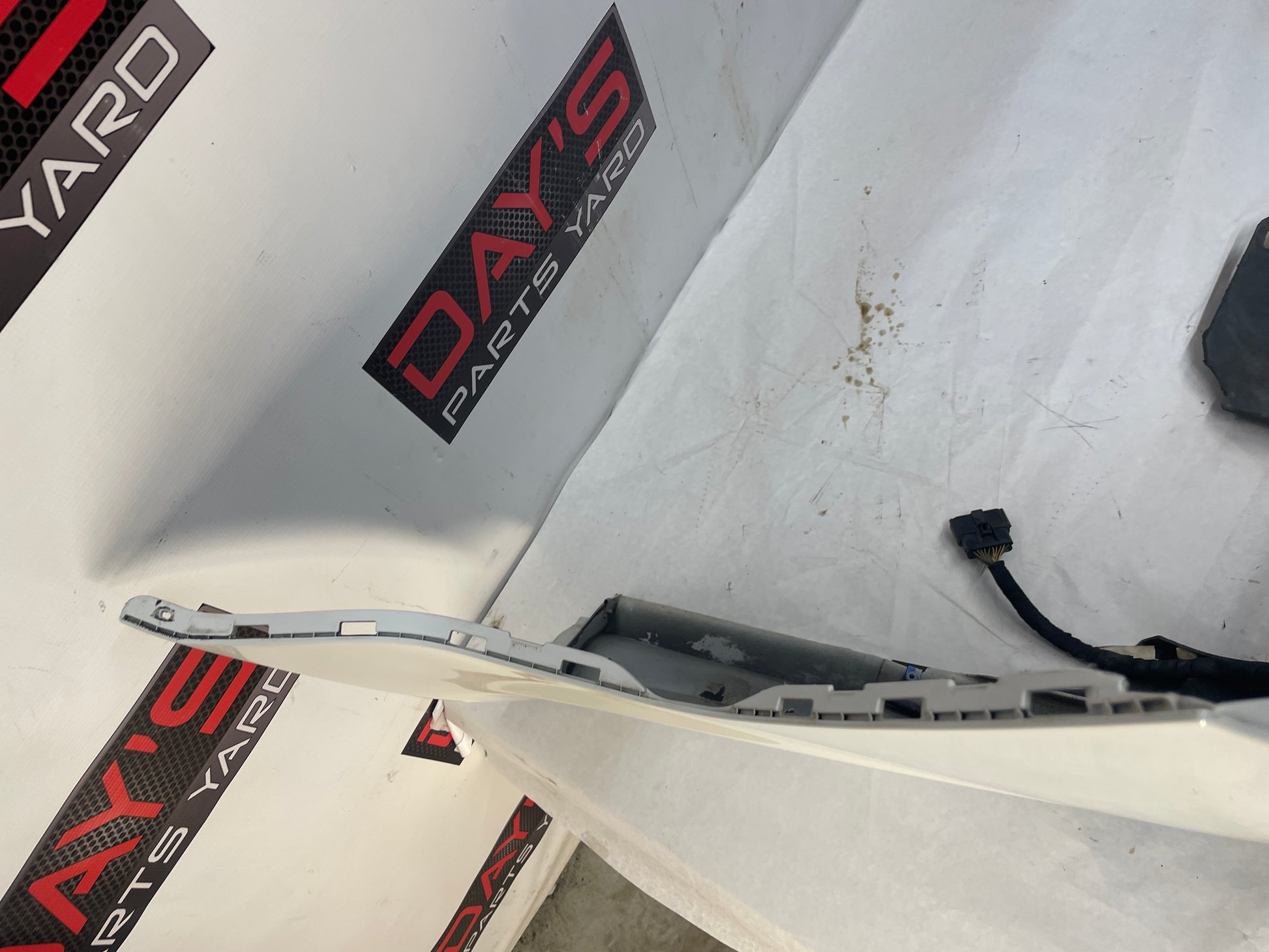 2014 Chevy SS Sedan Rear Bumper Cover Assembly White OEM - Day's Parts Yard