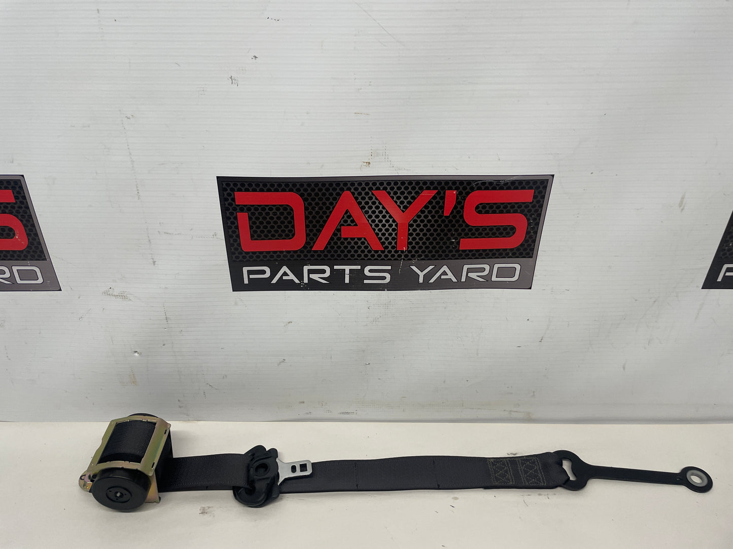 2004 Pontiac GTO RH Passenger Front Seat Belt Seatbelt Retractor OEM - Day's Parts Yard