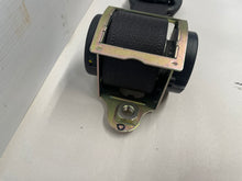 2004 Pontiac GTO RH Passenger Front Seat Belt Seatbelt Retractor OEM - Day's Parts Yard