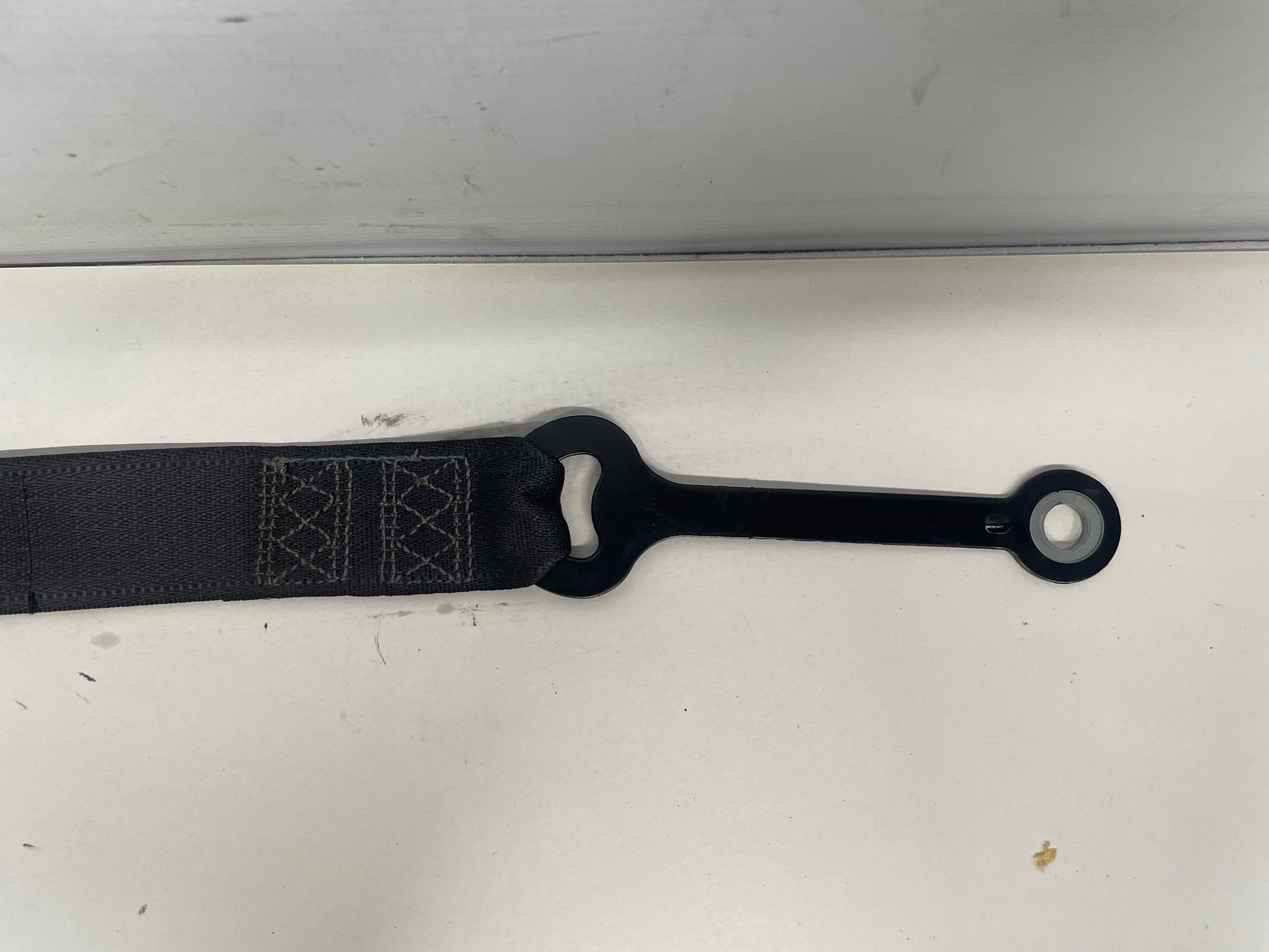 2004 Pontiac GTO RH Passenger Front Seat Belt Seatbelt Retractor OEM - Day's Parts Yard