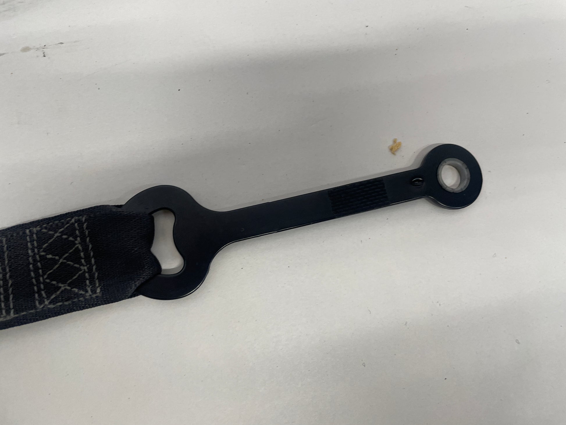 2004 Pontiac GTO RH Passenger Front Seat Belt Seatbelt Retractor OEM - Day's Parts Yard
