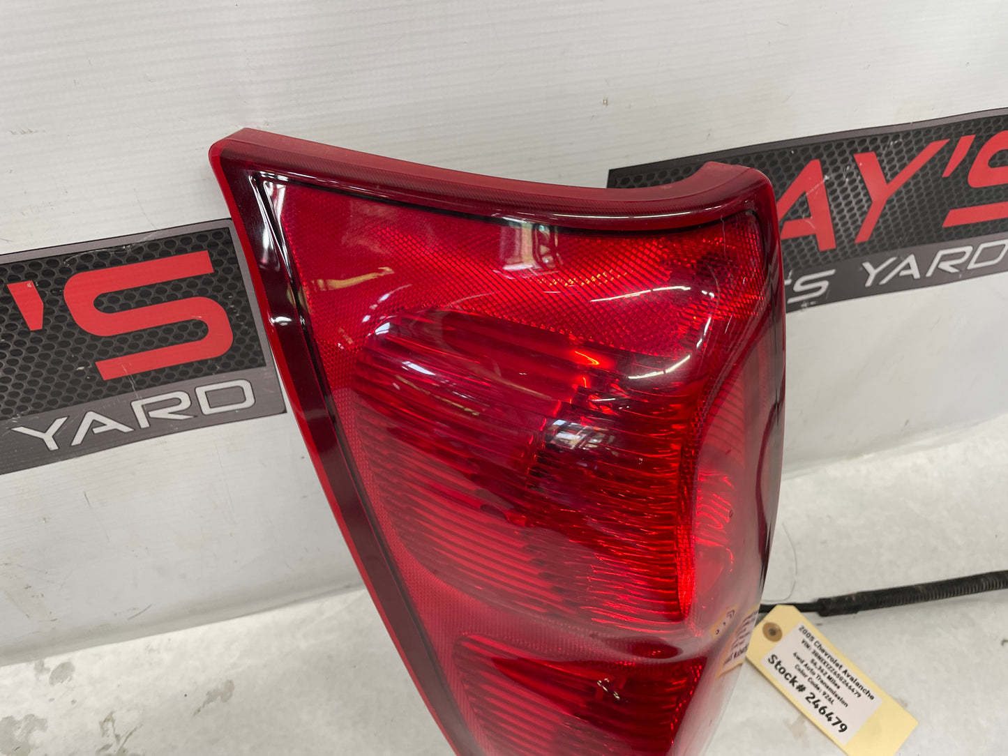 2005 Chevy Avalanche LH Driver Tail Light Taillight Lamp OEM - Day's Parts Yard
