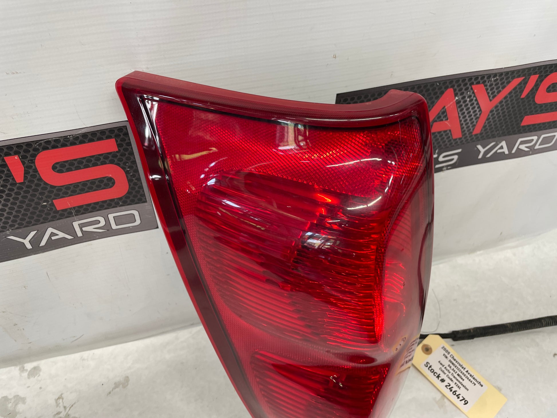 2005 Chevy Avalanche LH Driver Tail Light Taillight Lamp OEM - Day's Parts Yard