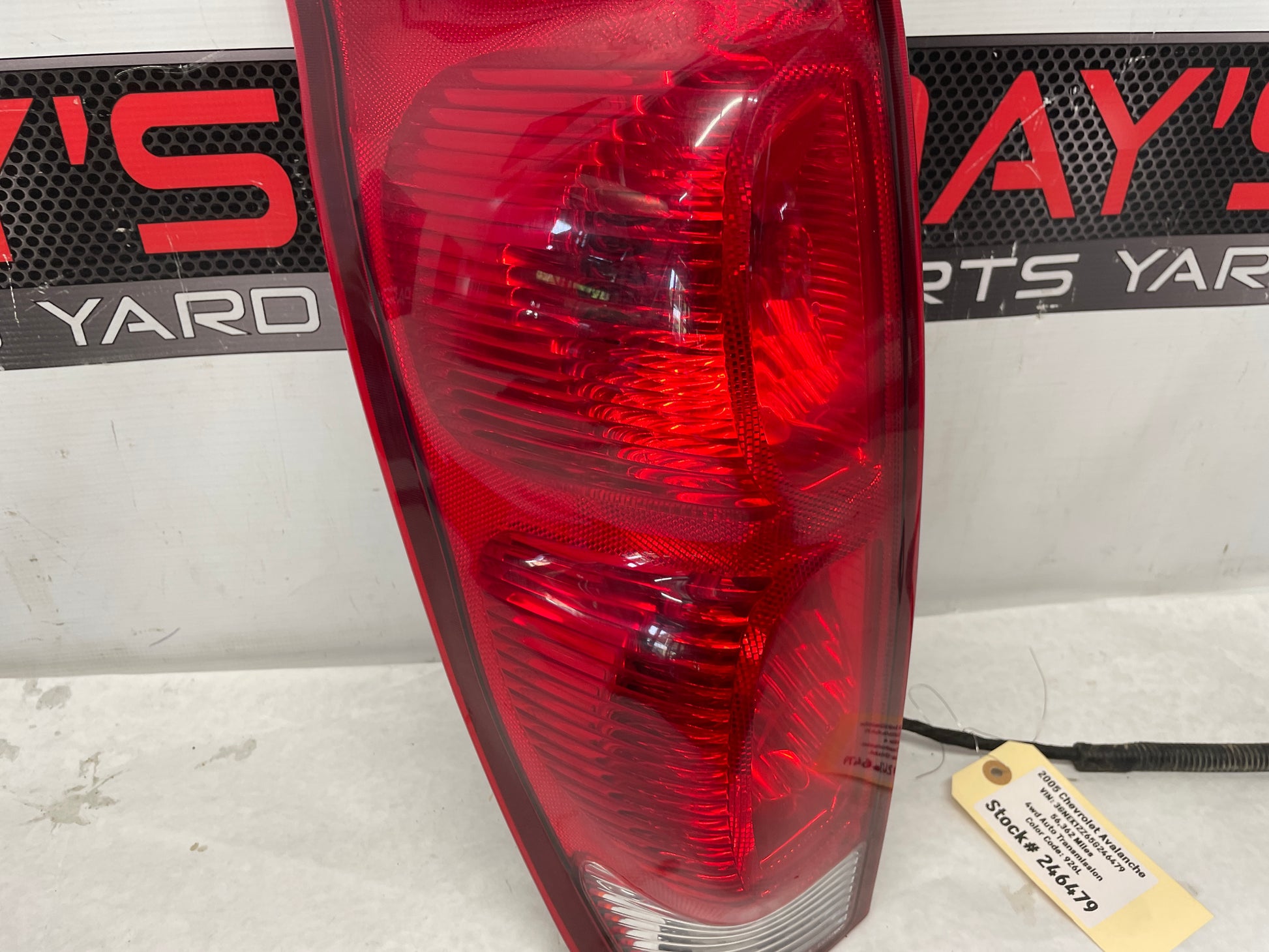 2005 Chevy Avalanche LH Driver Tail Light Taillight Lamp OEM - Day's Parts Yard