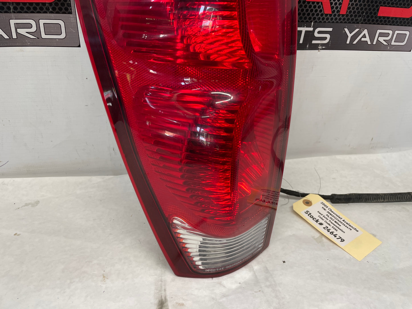 2005 Chevy Avalanche LH Driver Tail Light Taillight Lamp OEM - Day's Parts Yard