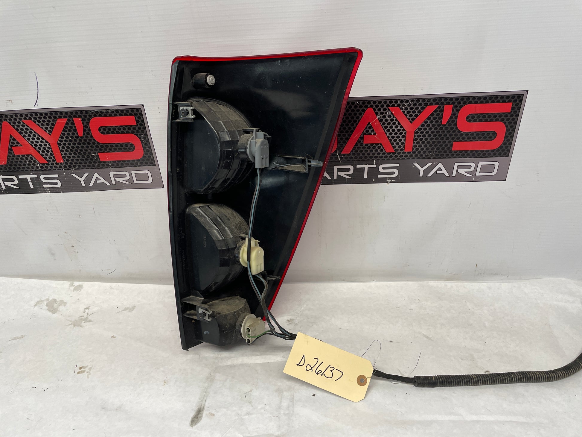 2005 Chevy Avalanche LH Driver Tail Light Taillight Lamp OEM - Day's Parts Yard