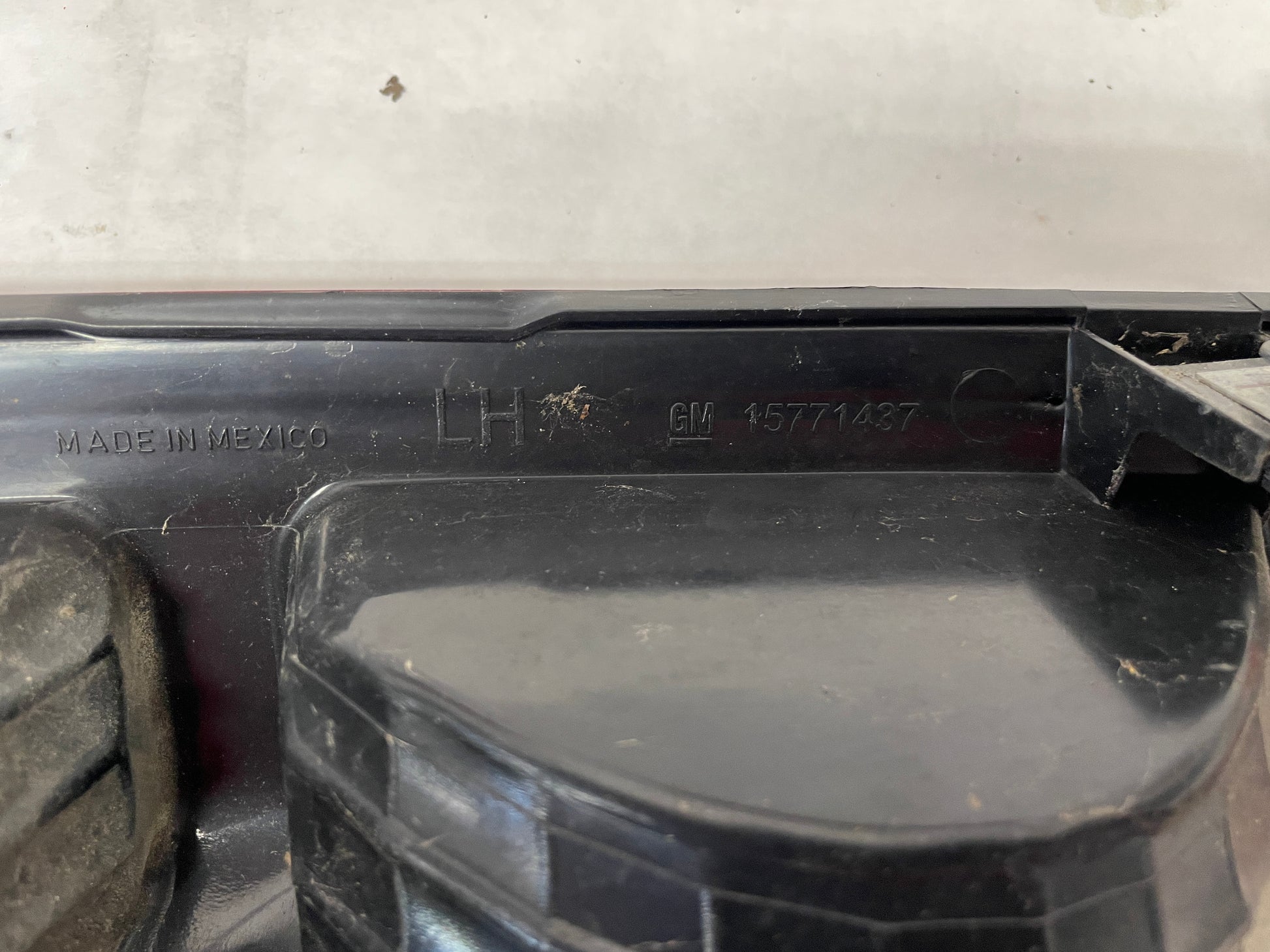 2005 Chevy Avalanche LH Driver Tail Light Taillight Lamp OEM - Day's Parts Yard