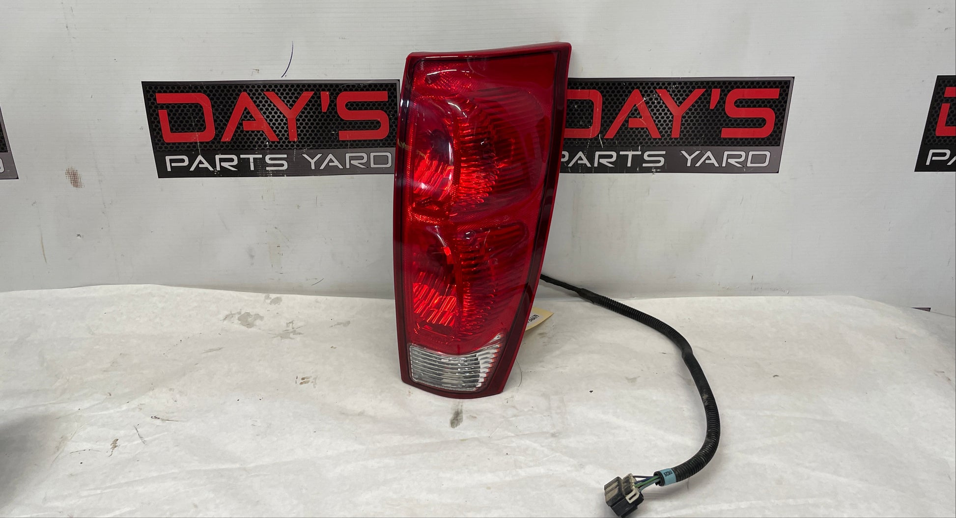 2005 Chevy Avalanche RH Passenger Tail Light Tail Light Lamp OEM - Day's Parts Yard