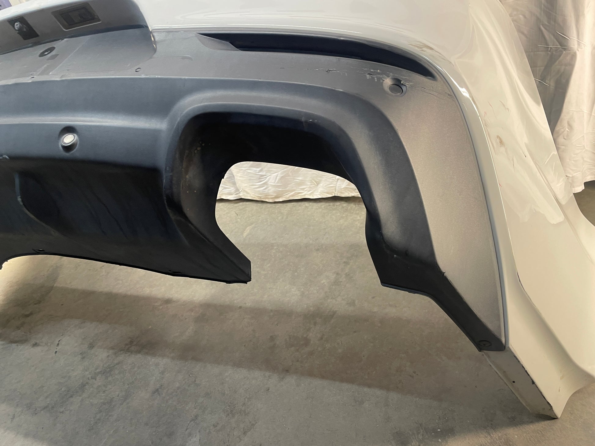 2014 Chevy SS Sedan Rear Bumper Cover Assembly White OEM - Day's Parts Yard