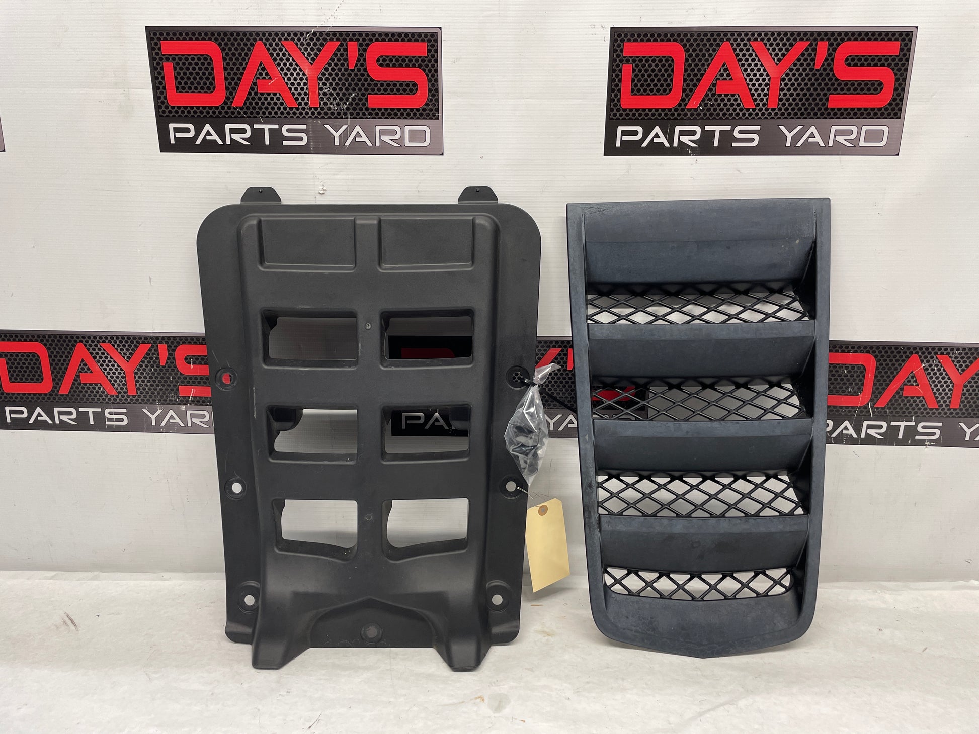 2015 Chevy Camaro SS Hood Scoop Vent Heat Extractor Hood Air Extractor Water Deflector Under Tray OEM - Day's Parts Yard