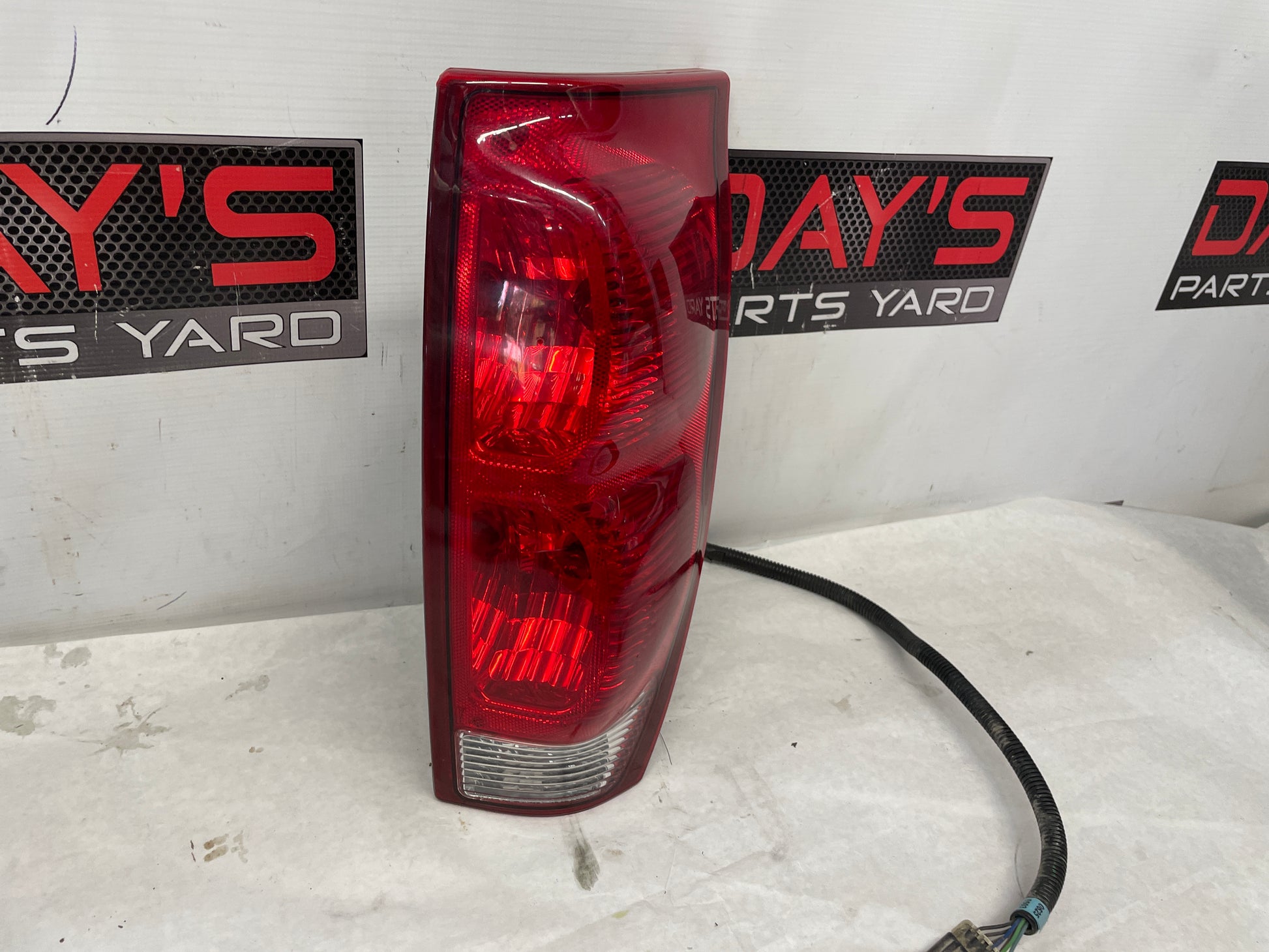 2005 Chevy Avalanche RH Passenger Tail Light Tail Light Lamp OEM - Day's Parts Yard