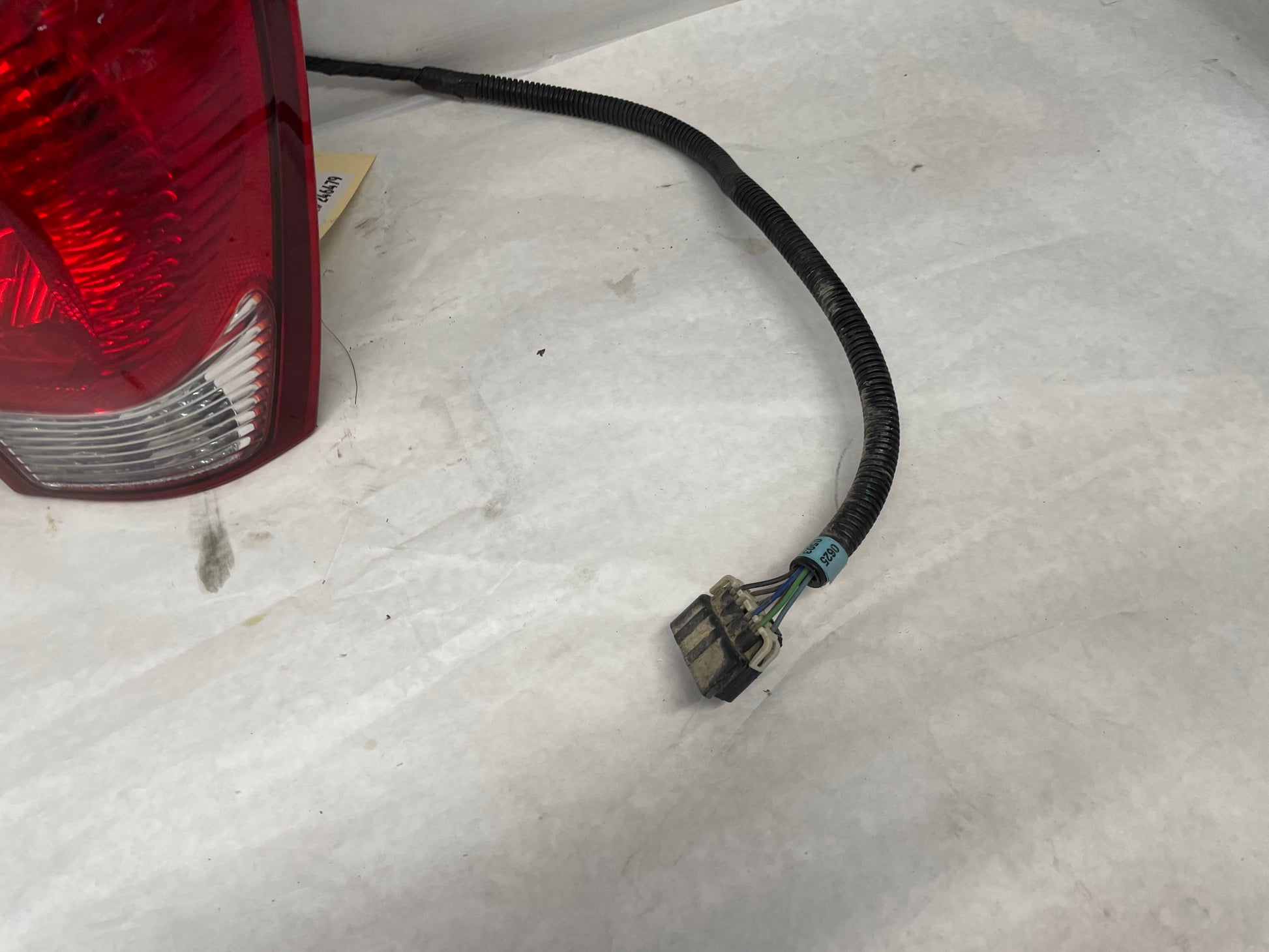 2005 Chevy Avalanche RH Passenger Tail Light Tail Light Lamp OEM - Day's Parts Yard