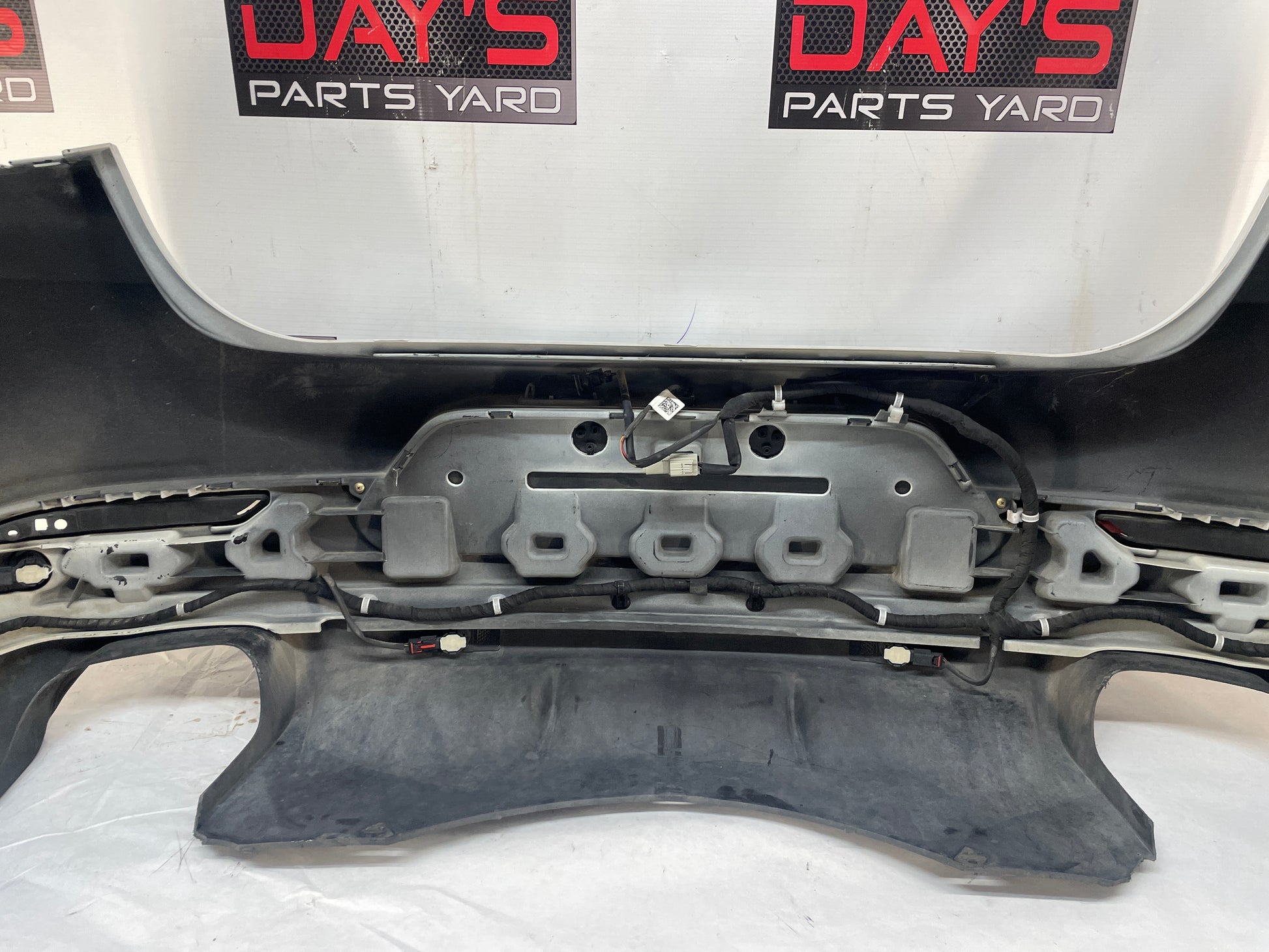2014 Chevy SS Sedan Rear Bumper Cover Assembly White OEM - Day's Parts Yard