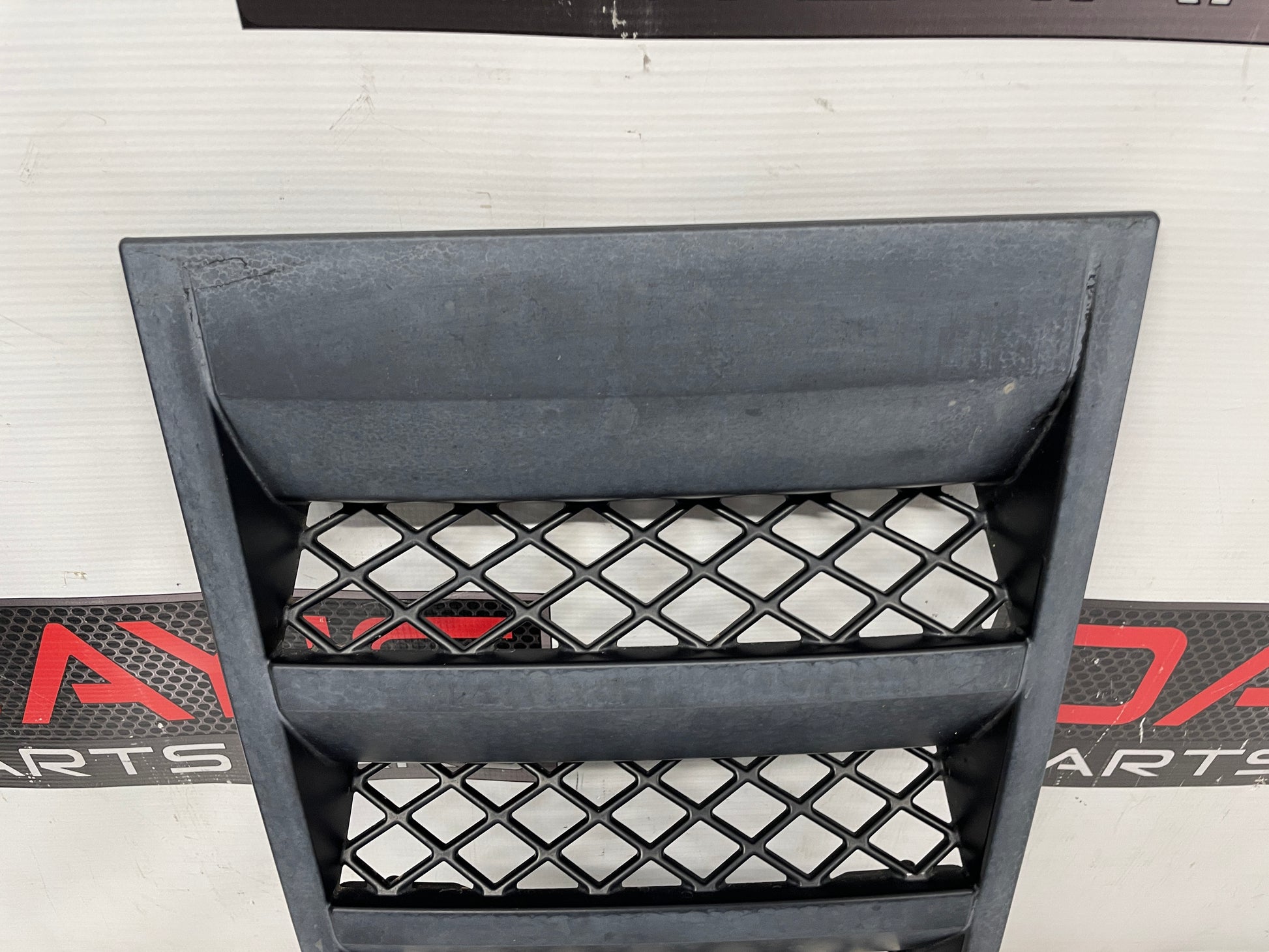 2015 Chevy Camaro SS Hood Scoop Vent Heat Extractor Hood Air Extractor Water Deflector Under Tray OEM - Day's Parts Yard