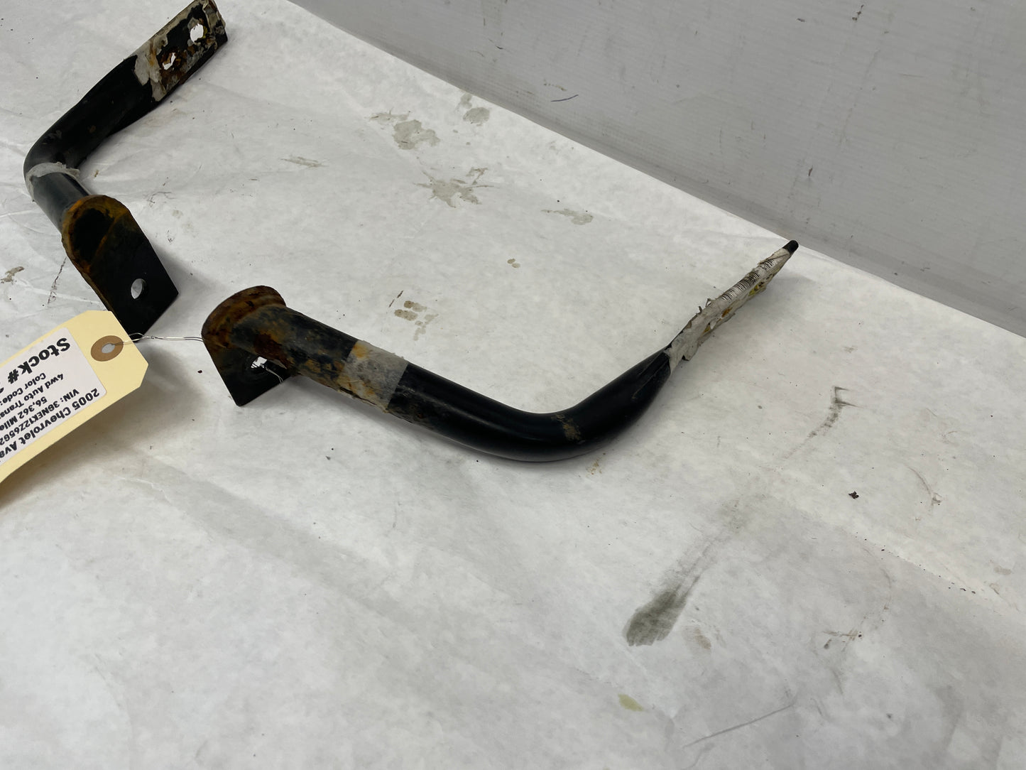 2005 Chevy Avalanche RH & LH Front Bumper Brackets OEM - Day's Parts Yard