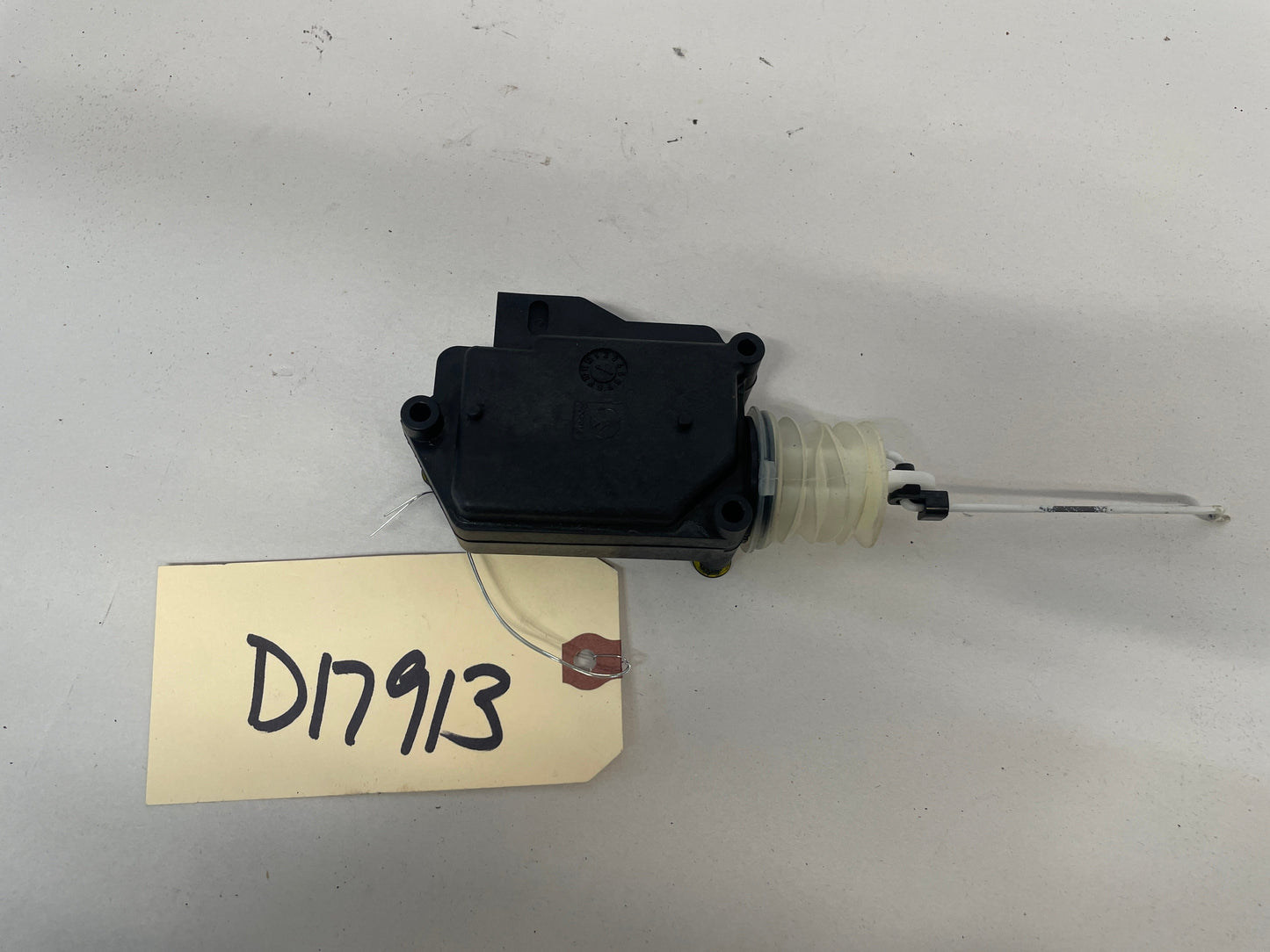2004 Pontiac GTO Trunk Deck Lid Lock Actuator OEM - Day's Parts Yard