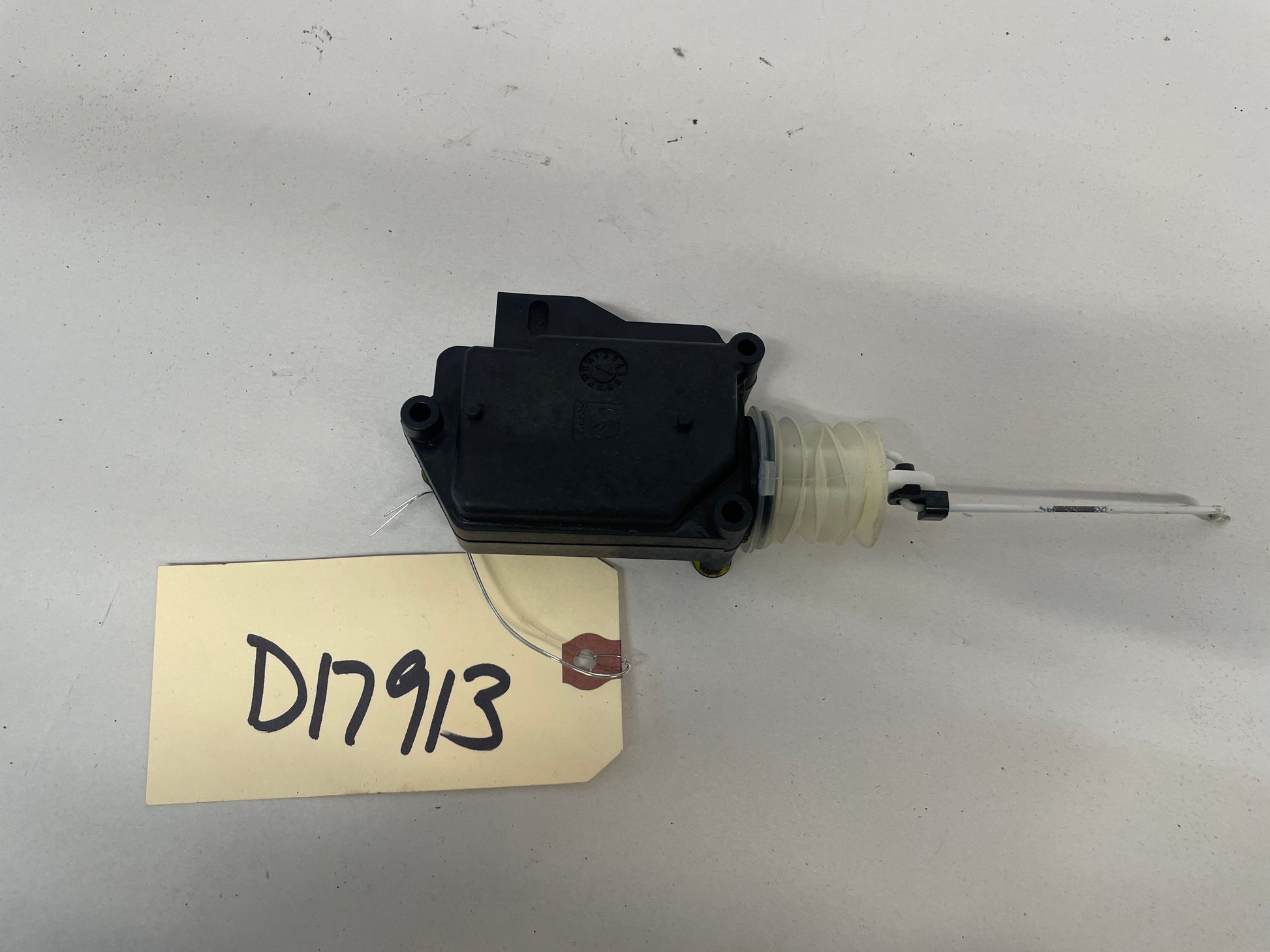 2004 Pontiac GTO Trunk Deck Lid Lock Actuator OEM - Day's Parts Yard