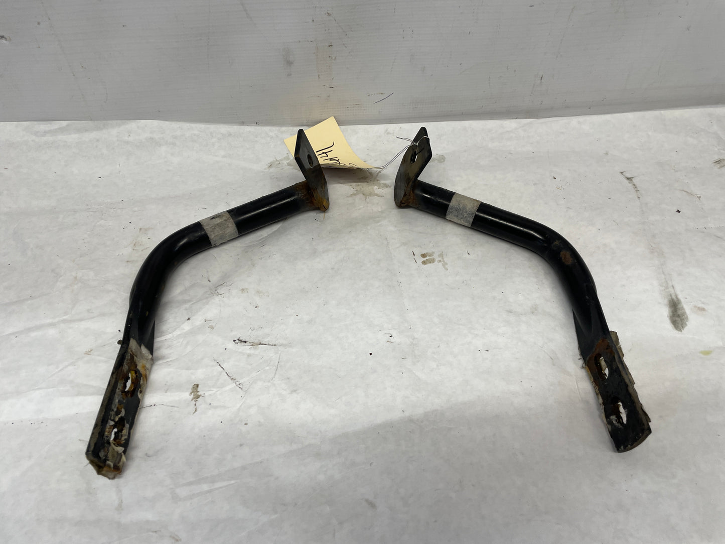 2005 Chevy Avalanche RH & LH Front Bumper Brackets OEM - Day's Parts Yard