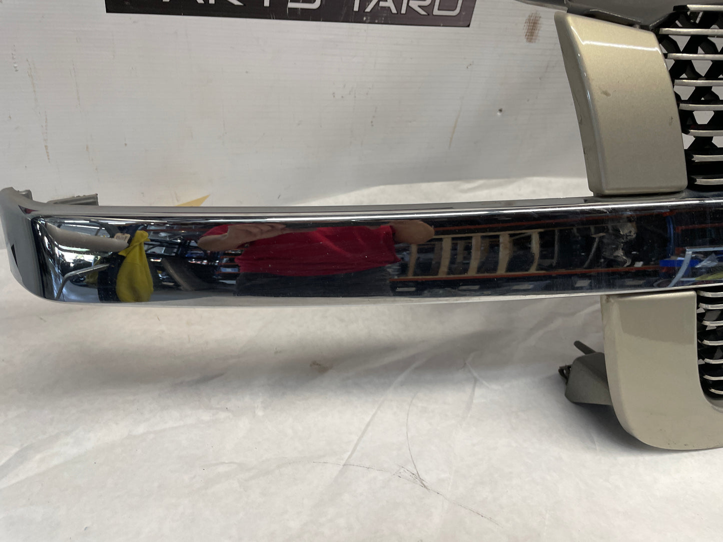 2005 Chevy Avalanche Front Bumper Grille OEM - Day's Parts Yard