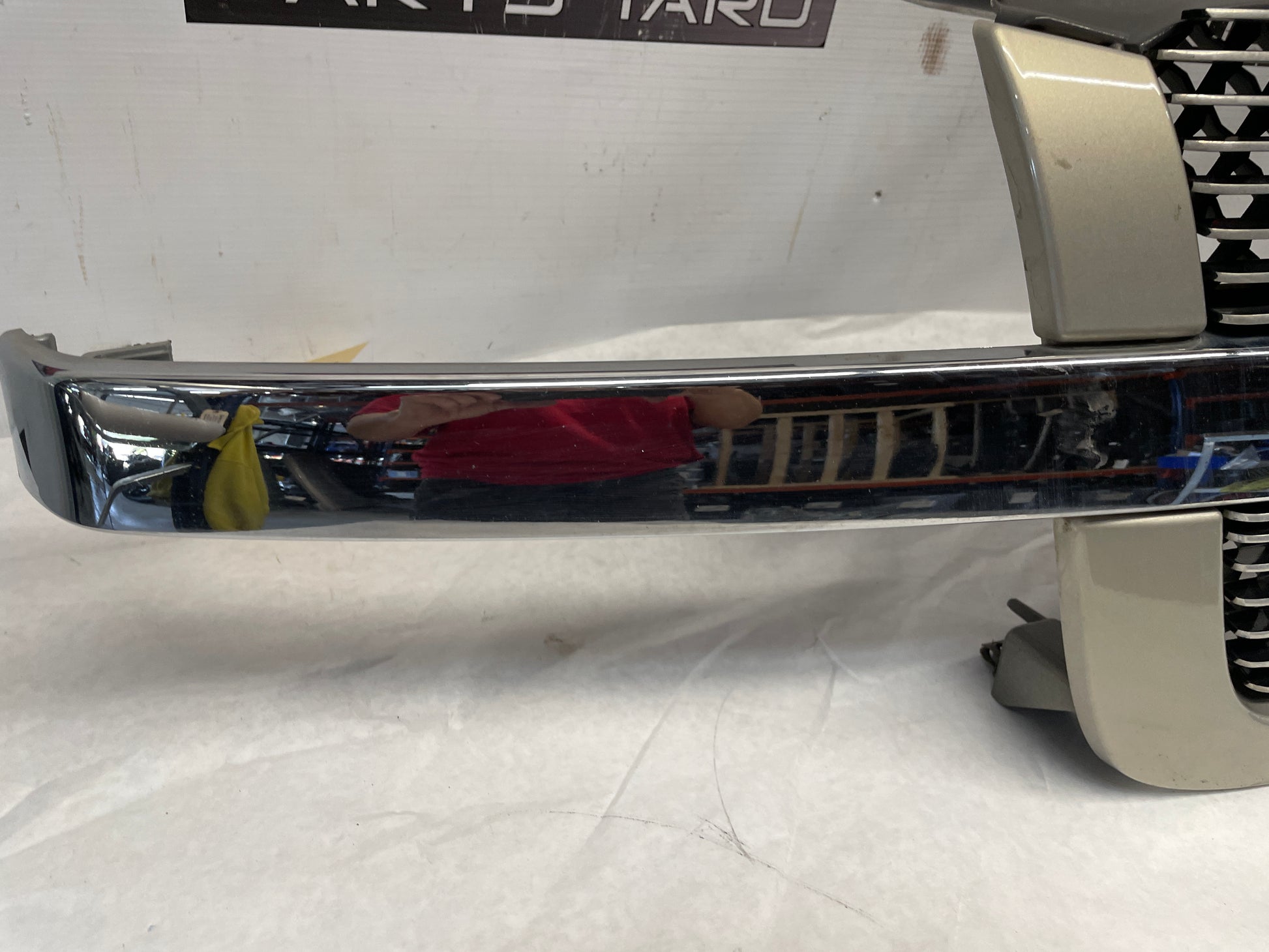 2005 Chevy Avalanche Front Bumper Grille OEM - Day's Parts Yard