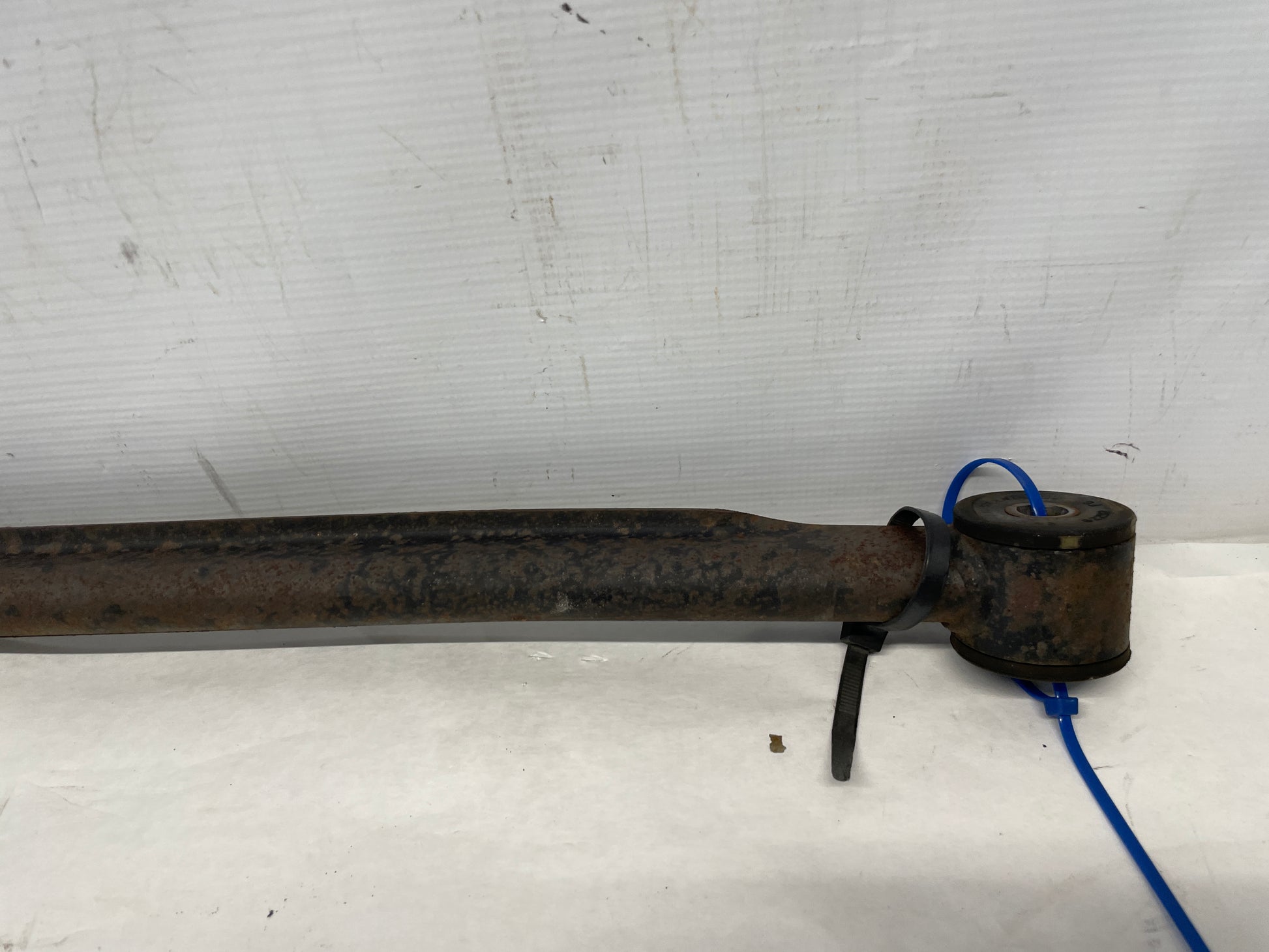 2002 Chevy Camaro SS Rear Suspension Axle Panhard Track Bar OEM - Day's Parts Yard