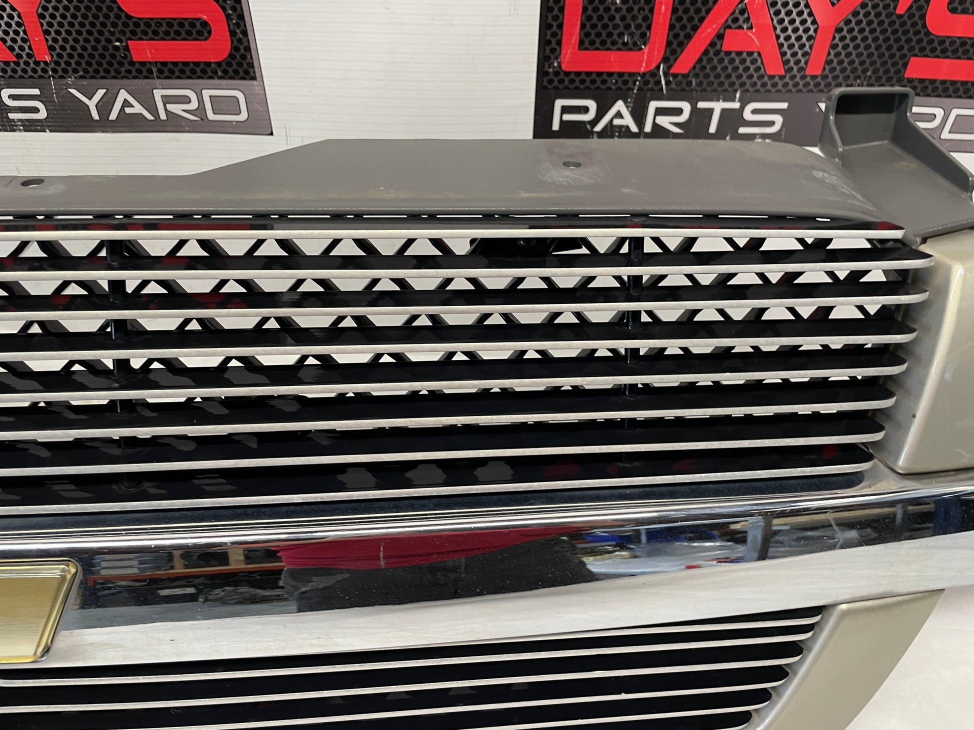 2005 Chevy Avalanche Front Bumper Grille OEM - Day's Parts Yard